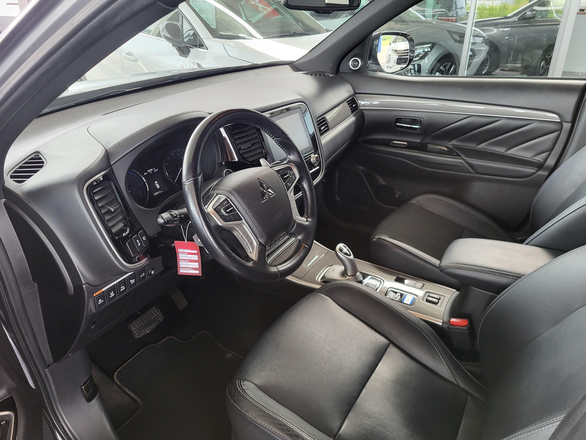 MITSUBISHI Outlander 2.4 PHEV Diamond-image-3