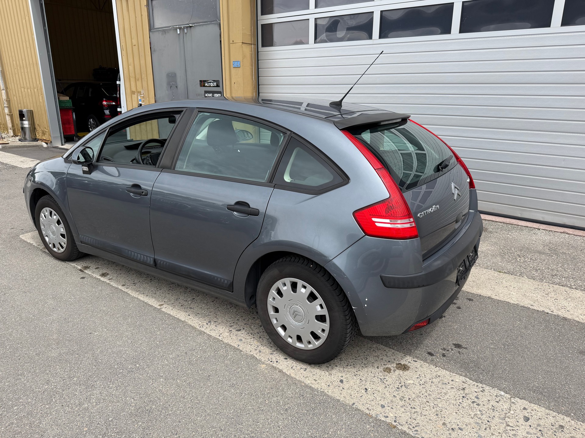 CITROEN C4 Berline 1.4i 16V X-image-6