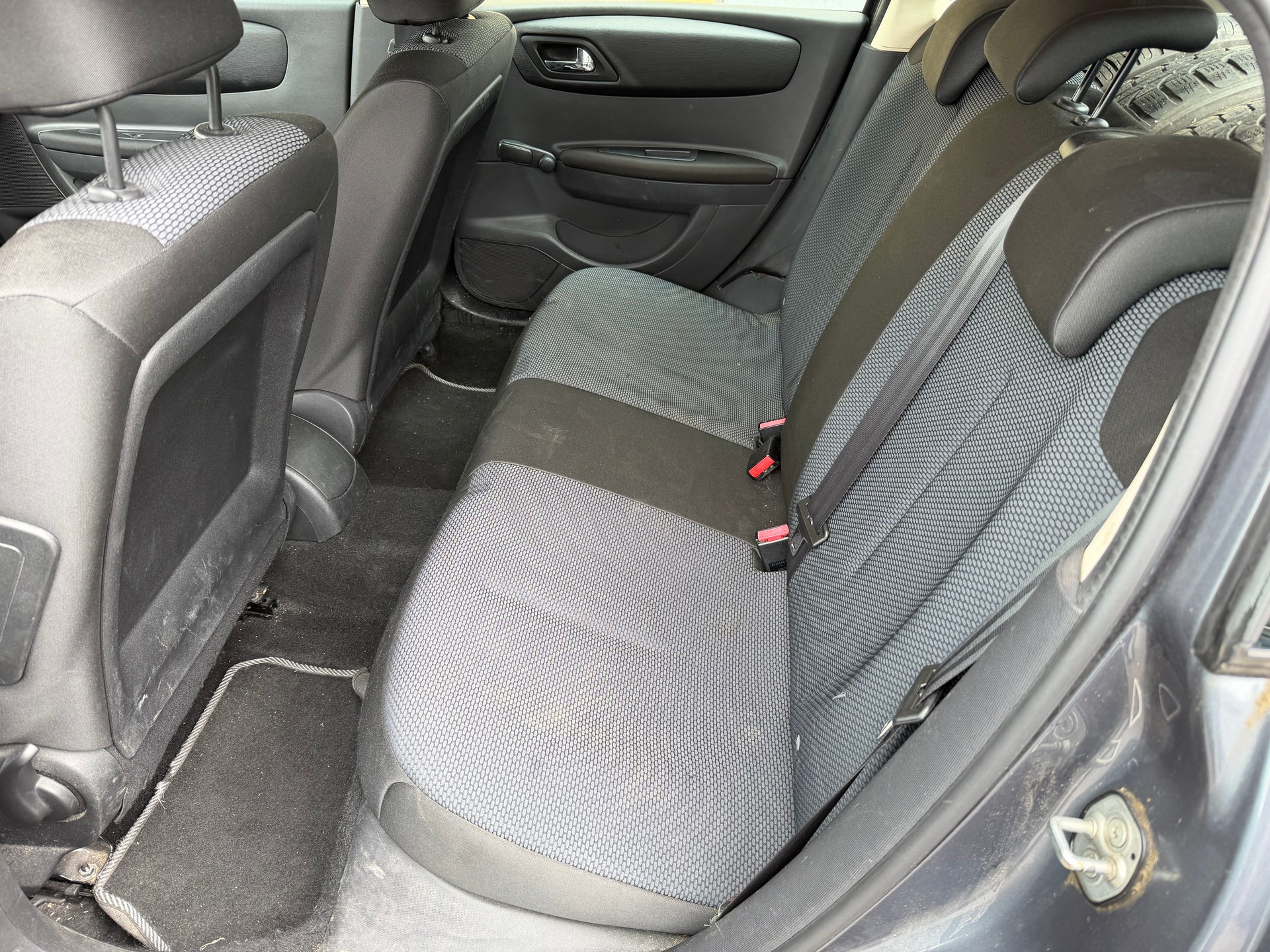 CITROEN C4 Berline 1.4i 16V X-image-9
