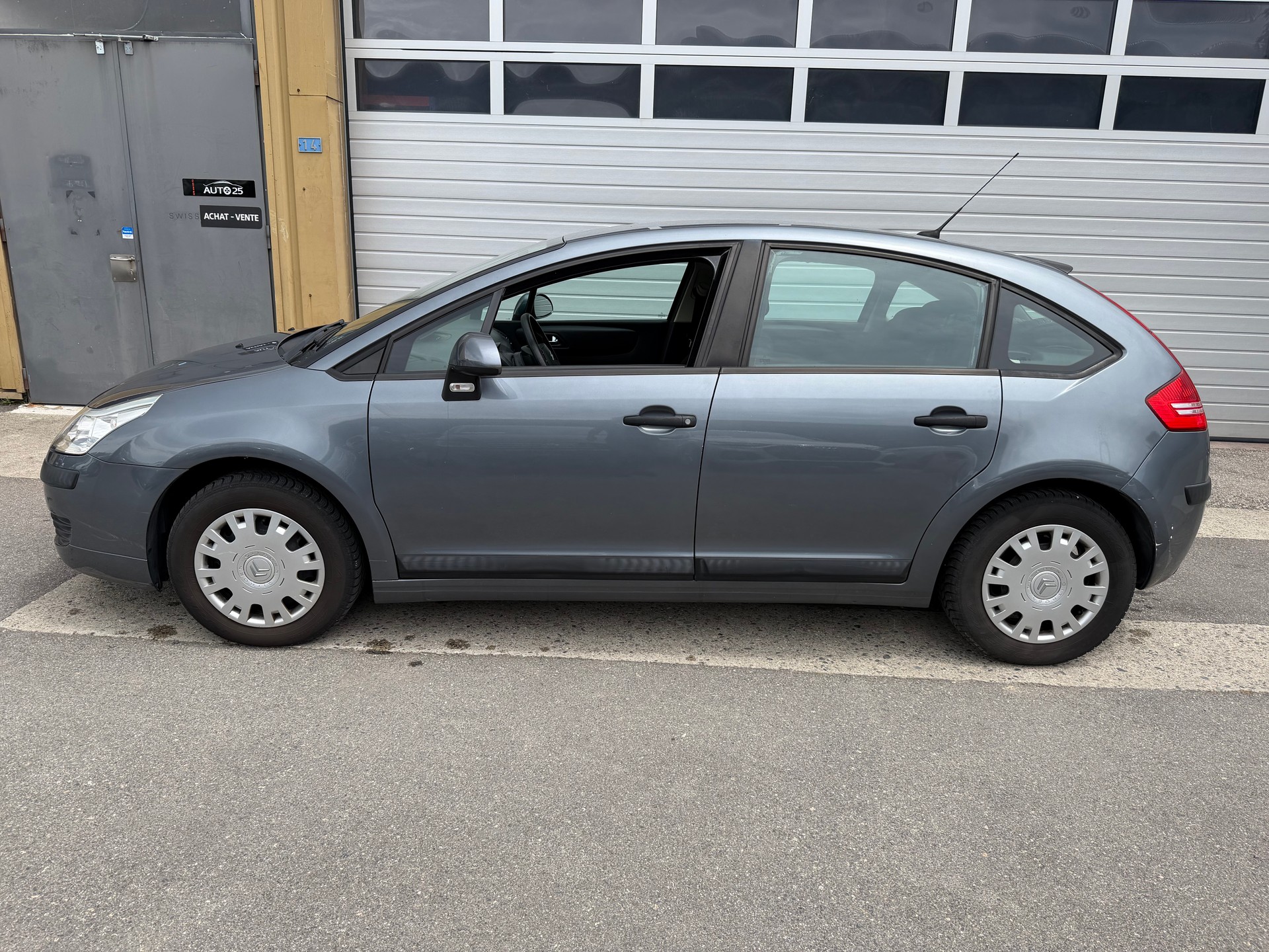 CITROEN C4 Berline 1.4i 16V X-image-3