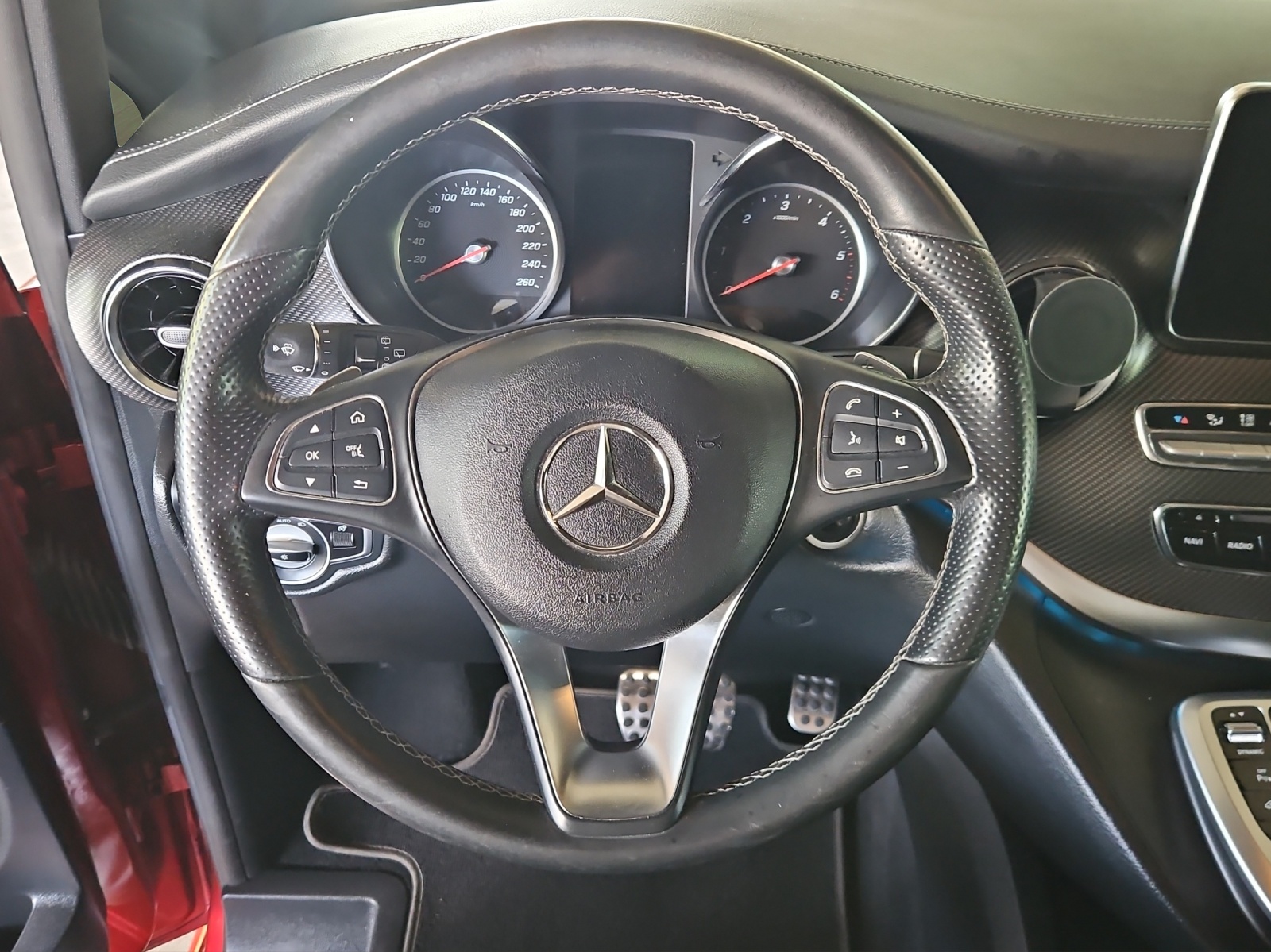 MERCEDES-BENZ V 300 d lang Avantgarde 4Matic 9G-Tronic-image-10