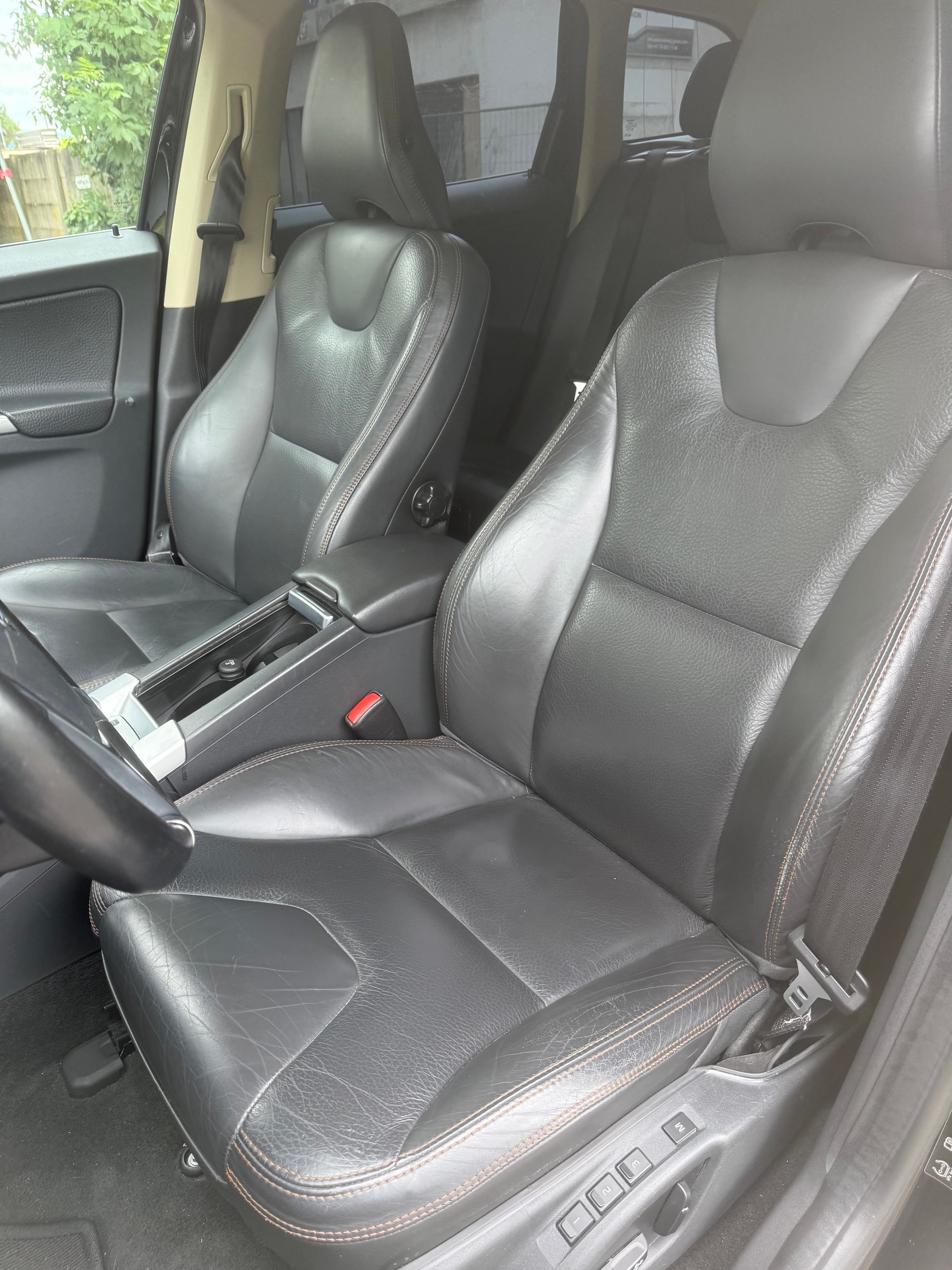 VOLVO XC60 D3 AWD Kinetic Geartronic-image-13