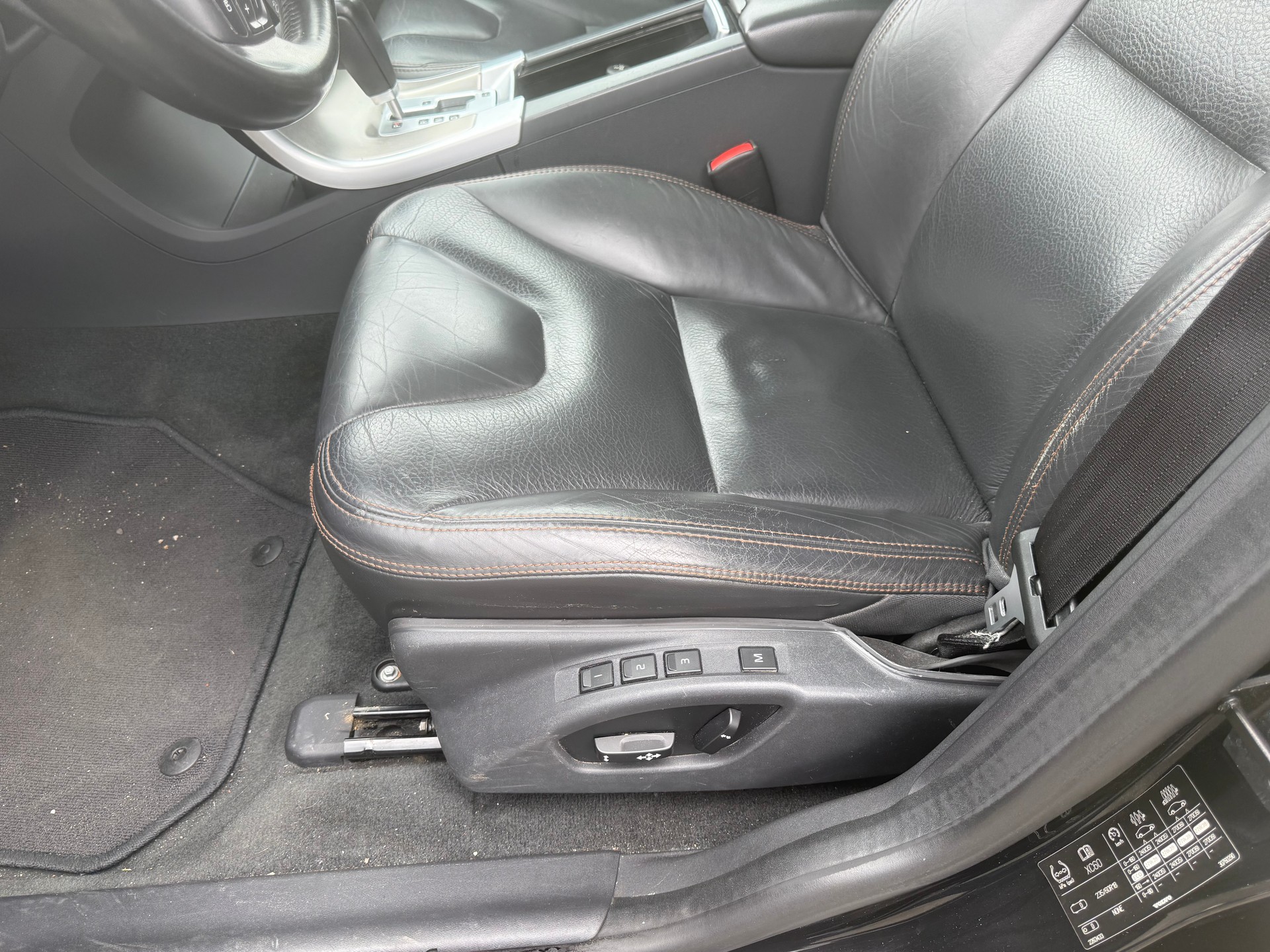 VOLVO XC60 D3 AWD Kinetic Geartronic-image-15