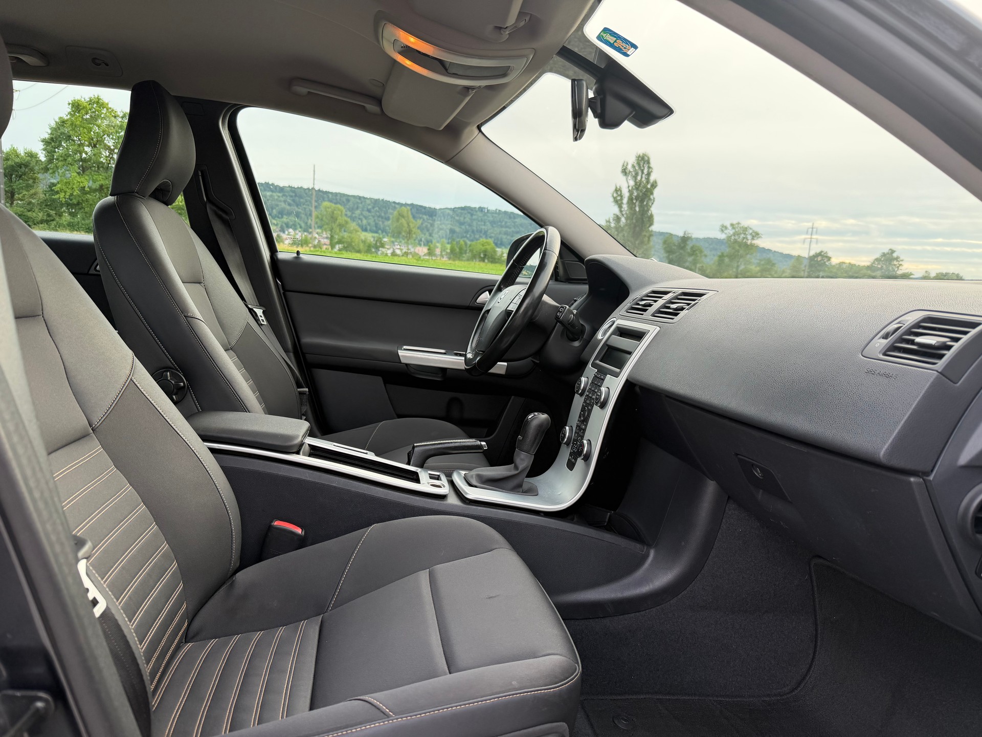 VOLVO V50 D2-image-11