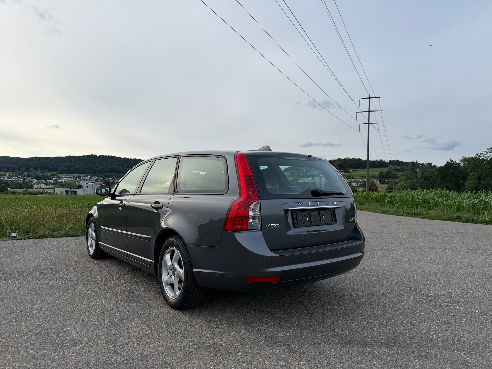 VOLVO V50 D2-image-6