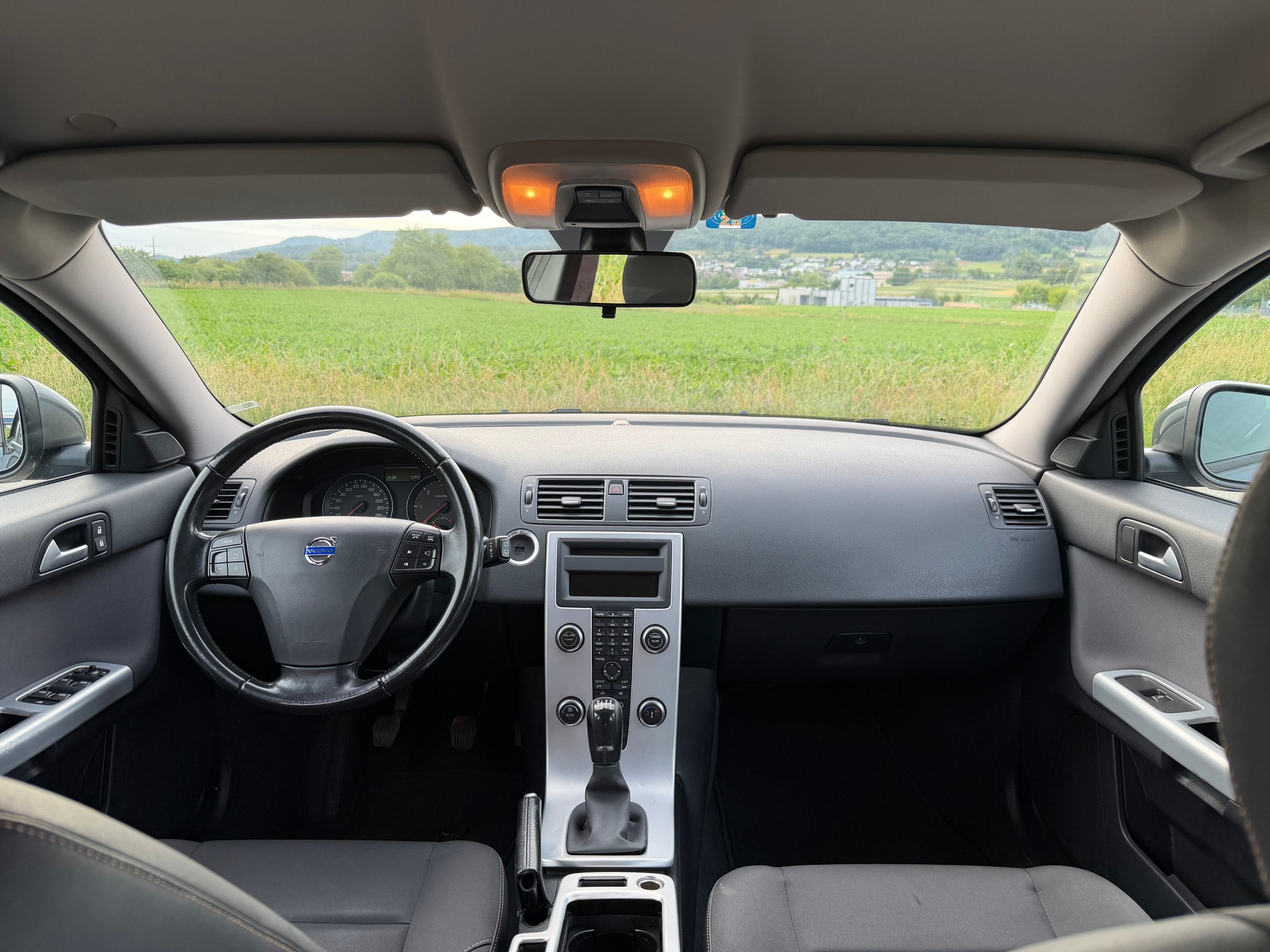 VOLVO V50 D2-image-8