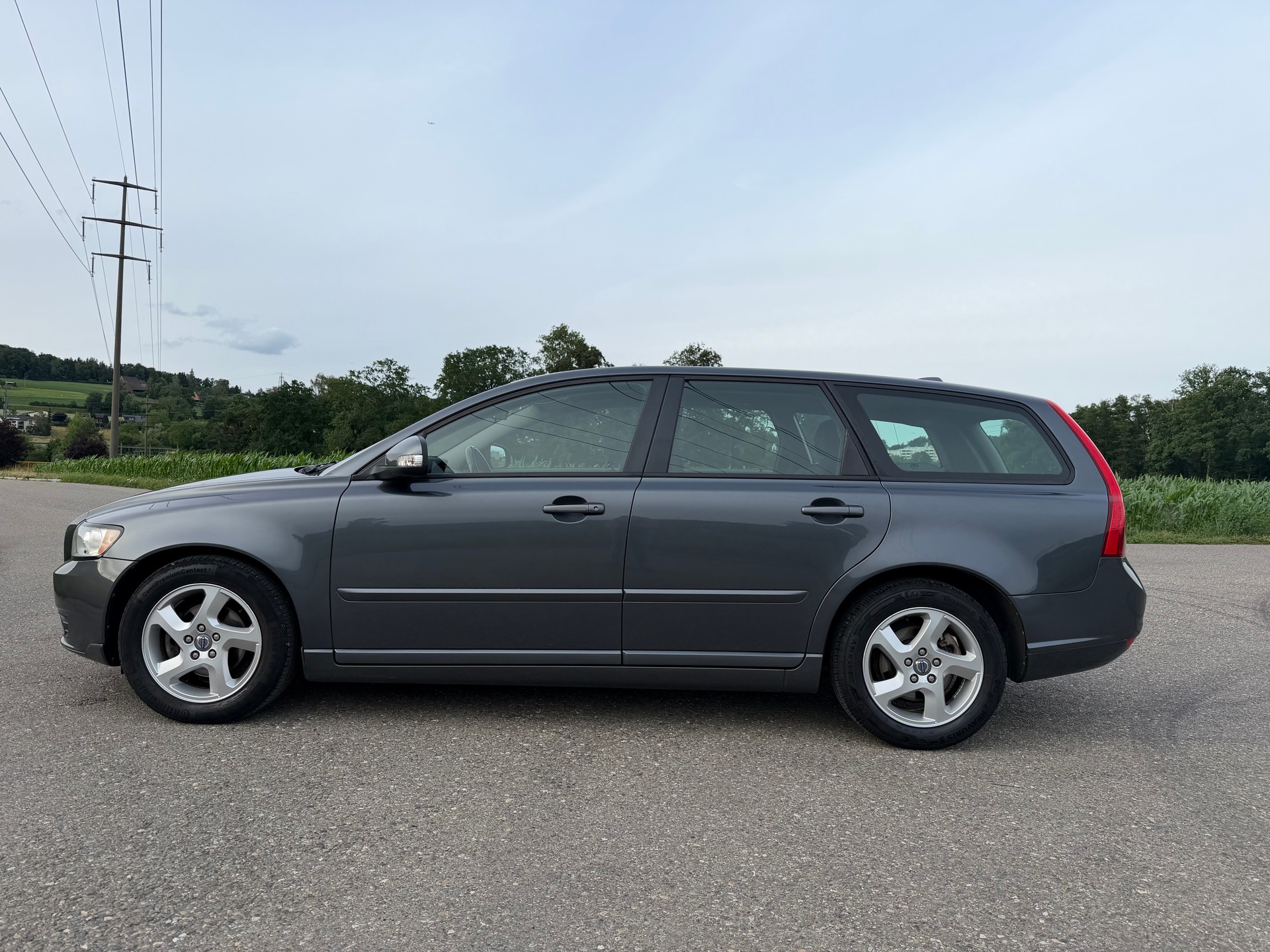 VOLVO V50 D2-image-7