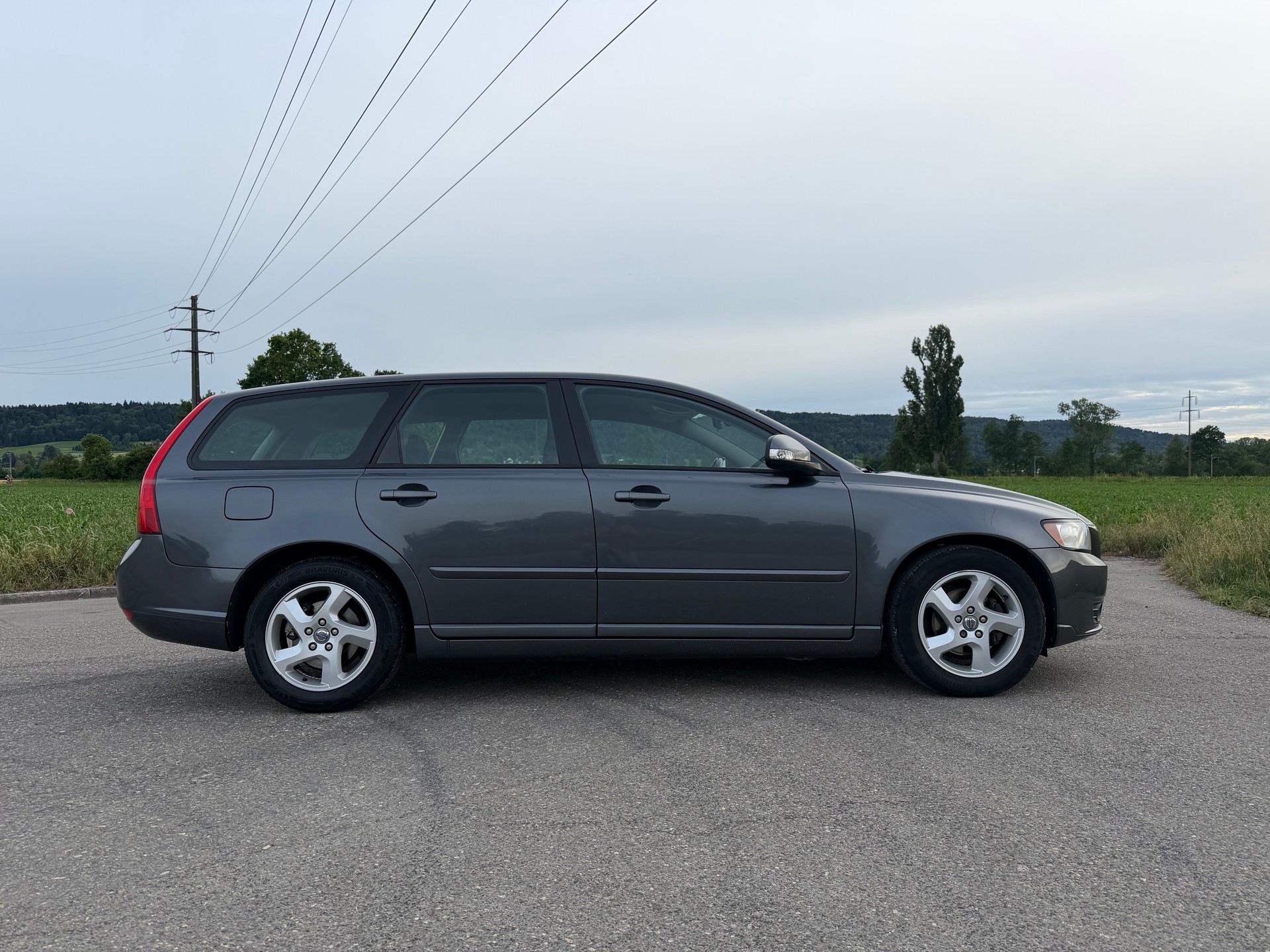 VOLVO V50 D2-image-3