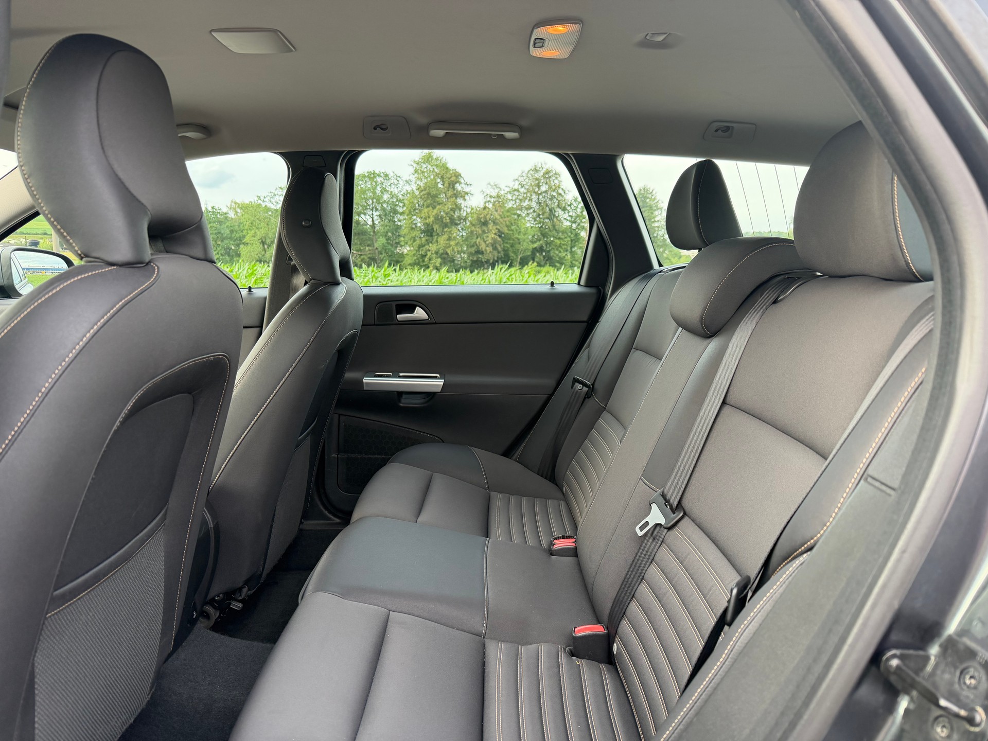 VOLVO V50 D2-image-10