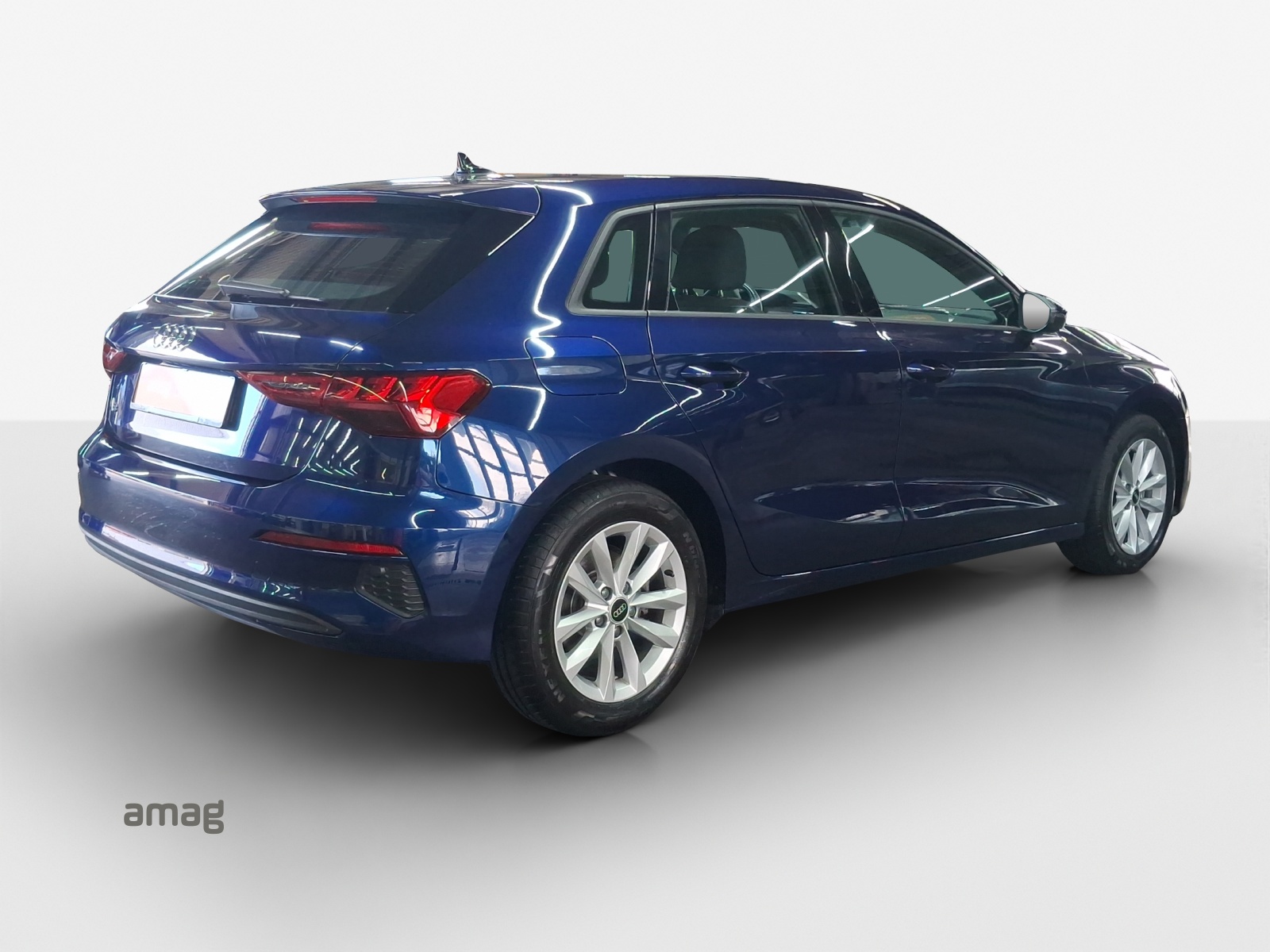 AUDI A3 Sportback 35 TFSI Attraction S-tronic-image-4