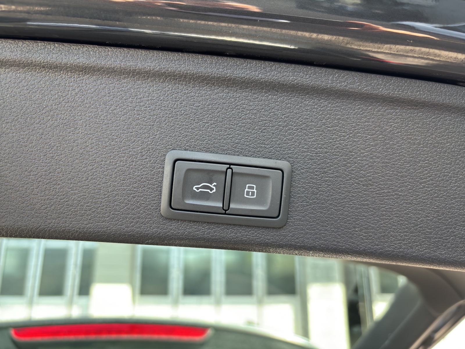 AUDI A4 allroad 40 TDI Attraction quattro tiptronic mit AHK-image-8