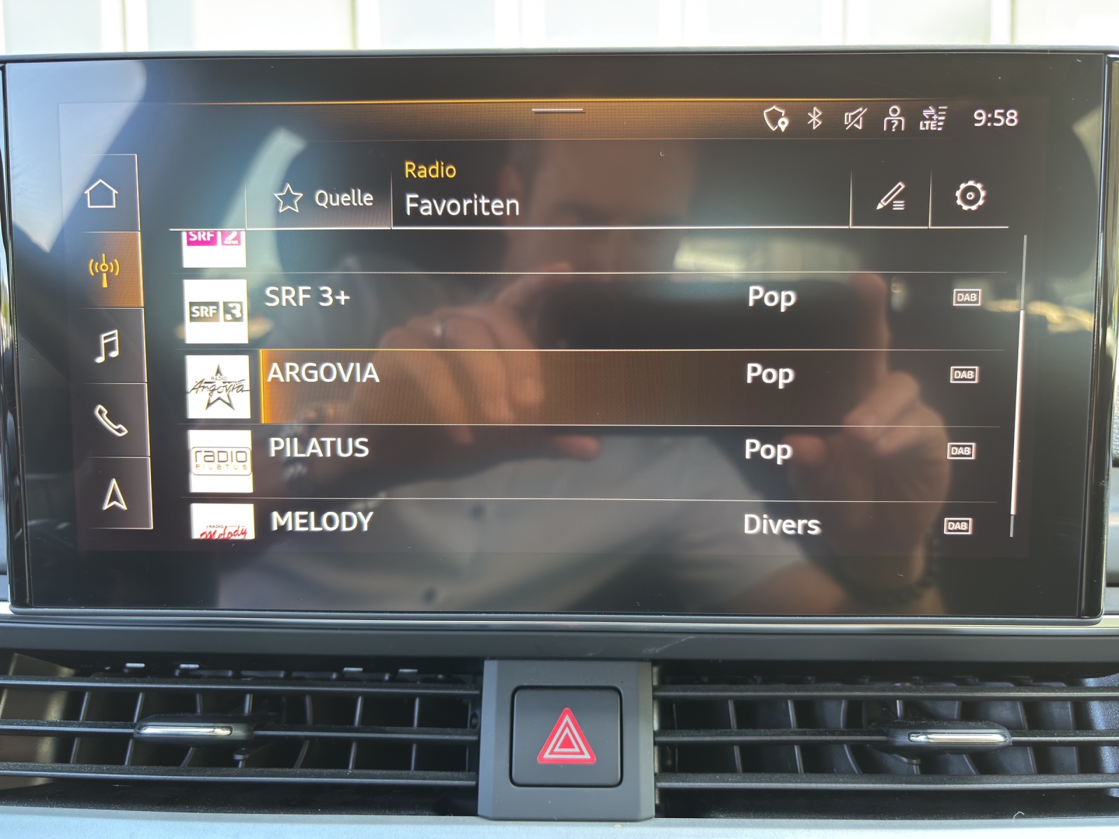 AUDI A4 allroad 40 TDI Attraction quattro tiptronic mit AHK-image-18