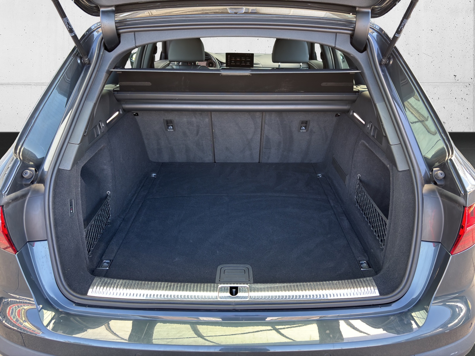 AUDI A4 allroad 40 TDI Attraction quattro tiptronic mit AHK-image-7