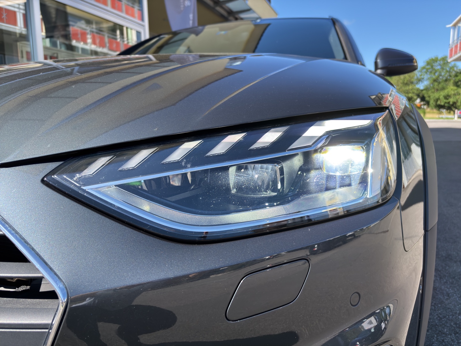 AUDI A4 allroad 40 TDI Attraction quattro tiptronic mit AHK-image-11