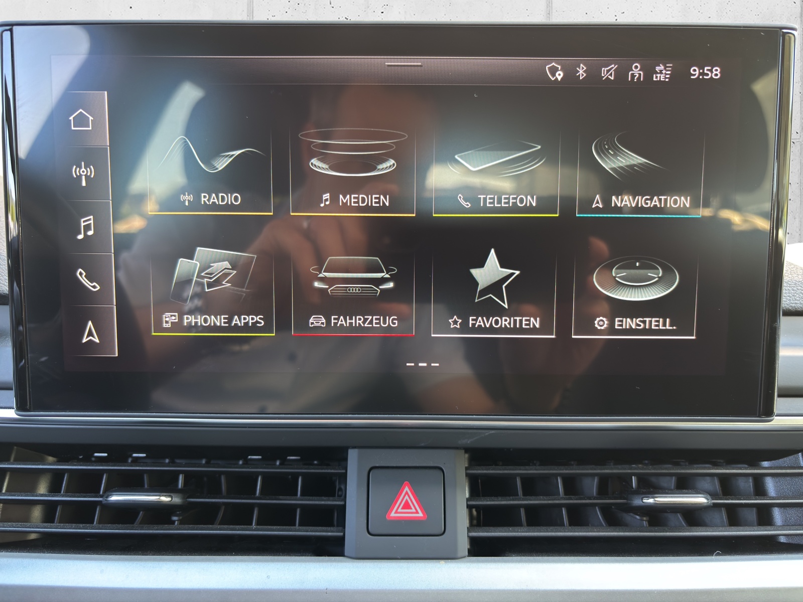 AUDI A4 allroad 40 TDI Attraction quattro tiptronic mit AHK-image-16