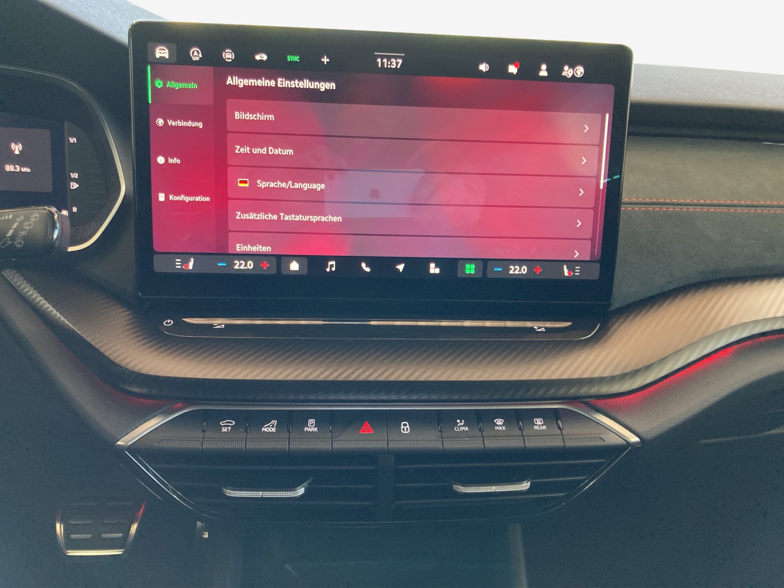 SKODA Octavia Combi 2.0 TSI DSG RS 30 Years Edition-image-8