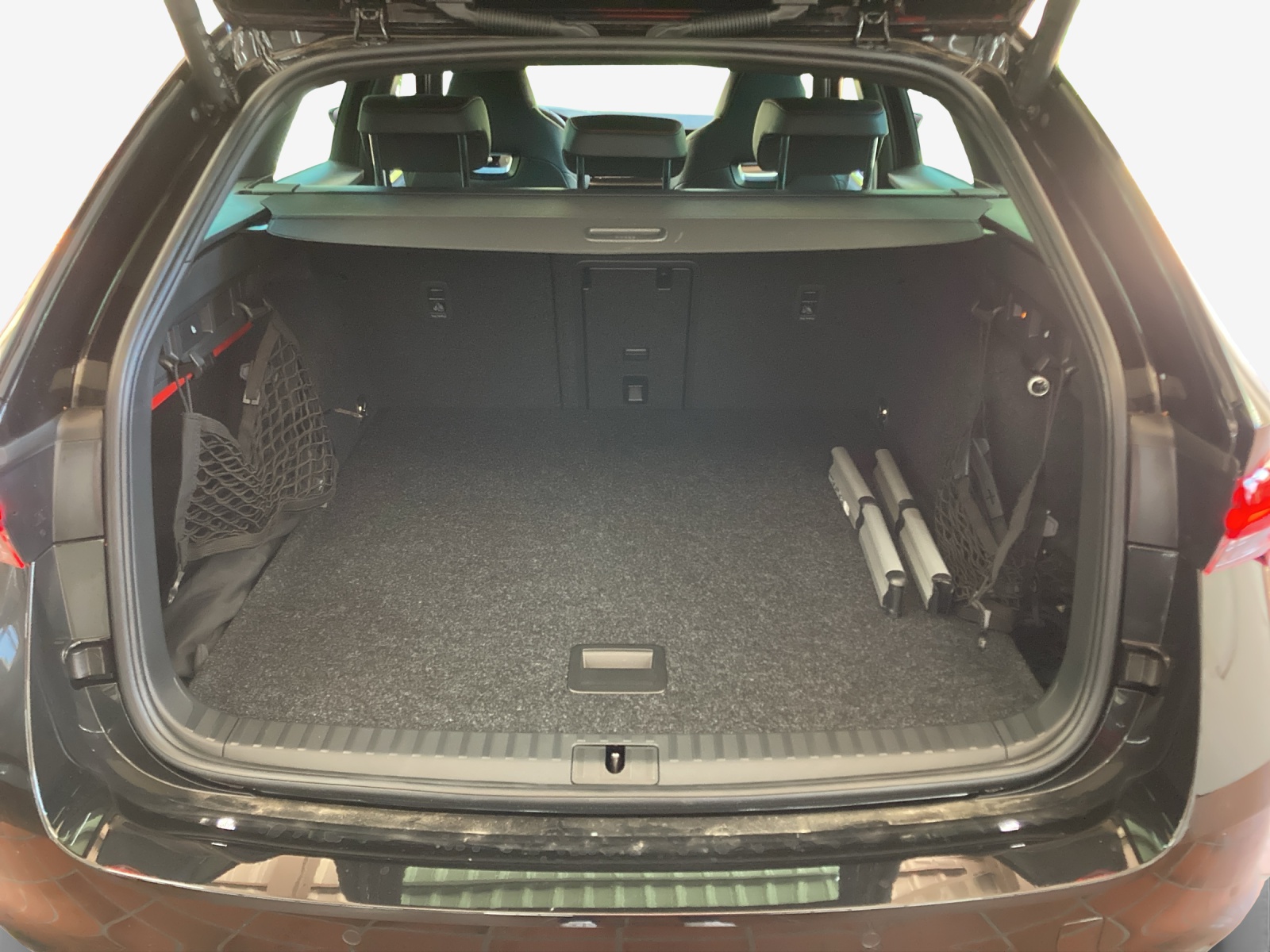 SKODA Octavia Combi 2.0 TSI DSG RS 30 Years Edition-image-10