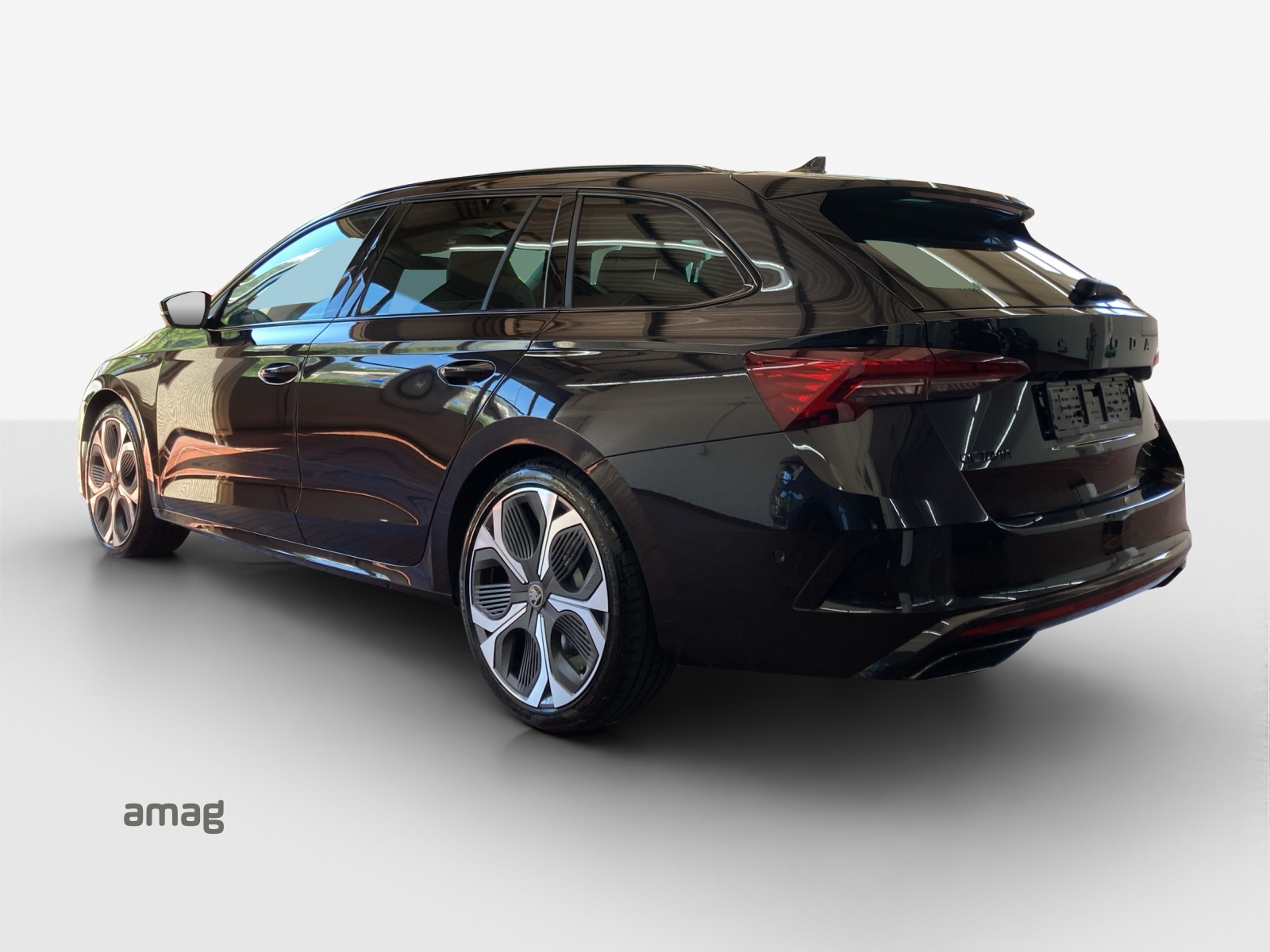 SKODA Octavia Combi 2.0 TSI DSG RS 30 Years Edition-image-2