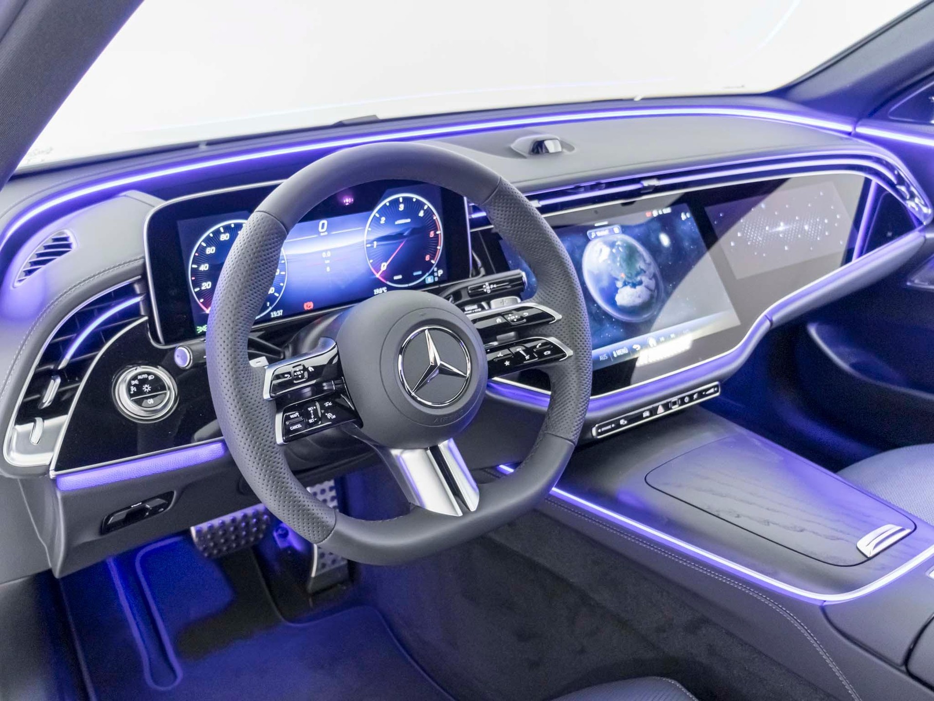 MERCEDES-BENZ E 220 d 4MATIC T-Modell-image-10