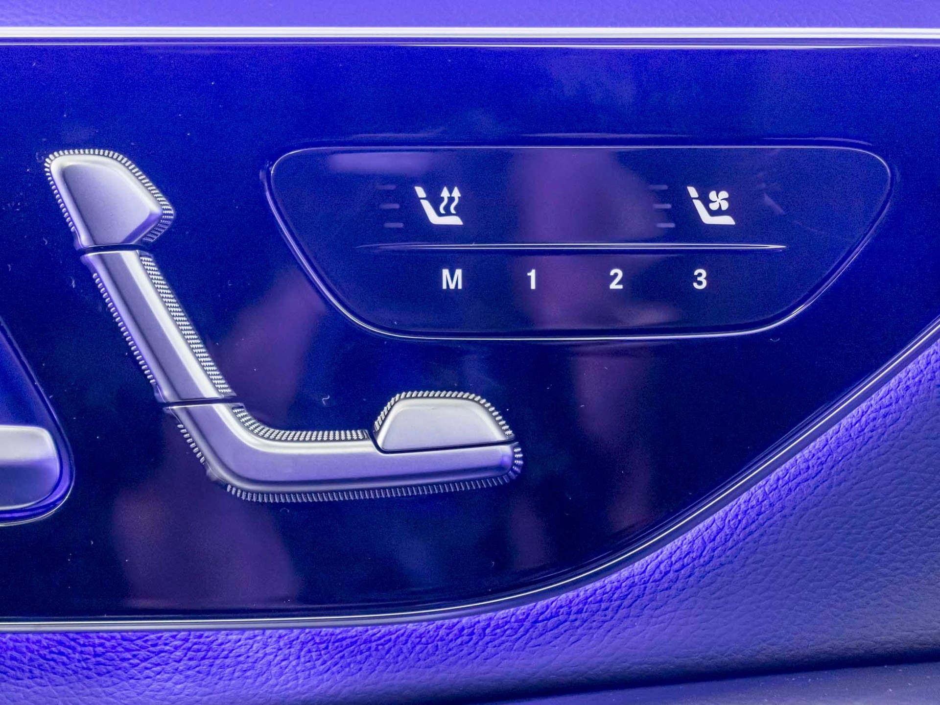 MERCEDES-BENZ E 220 d 4MATIC T-Modell-image-12