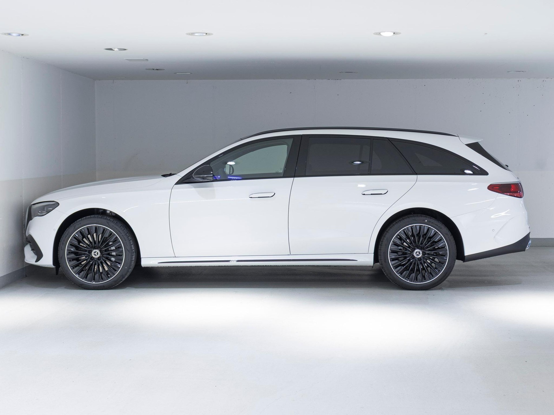 MERCEDES-BENZ E 220 d 4MATIC T-Modell-image-5