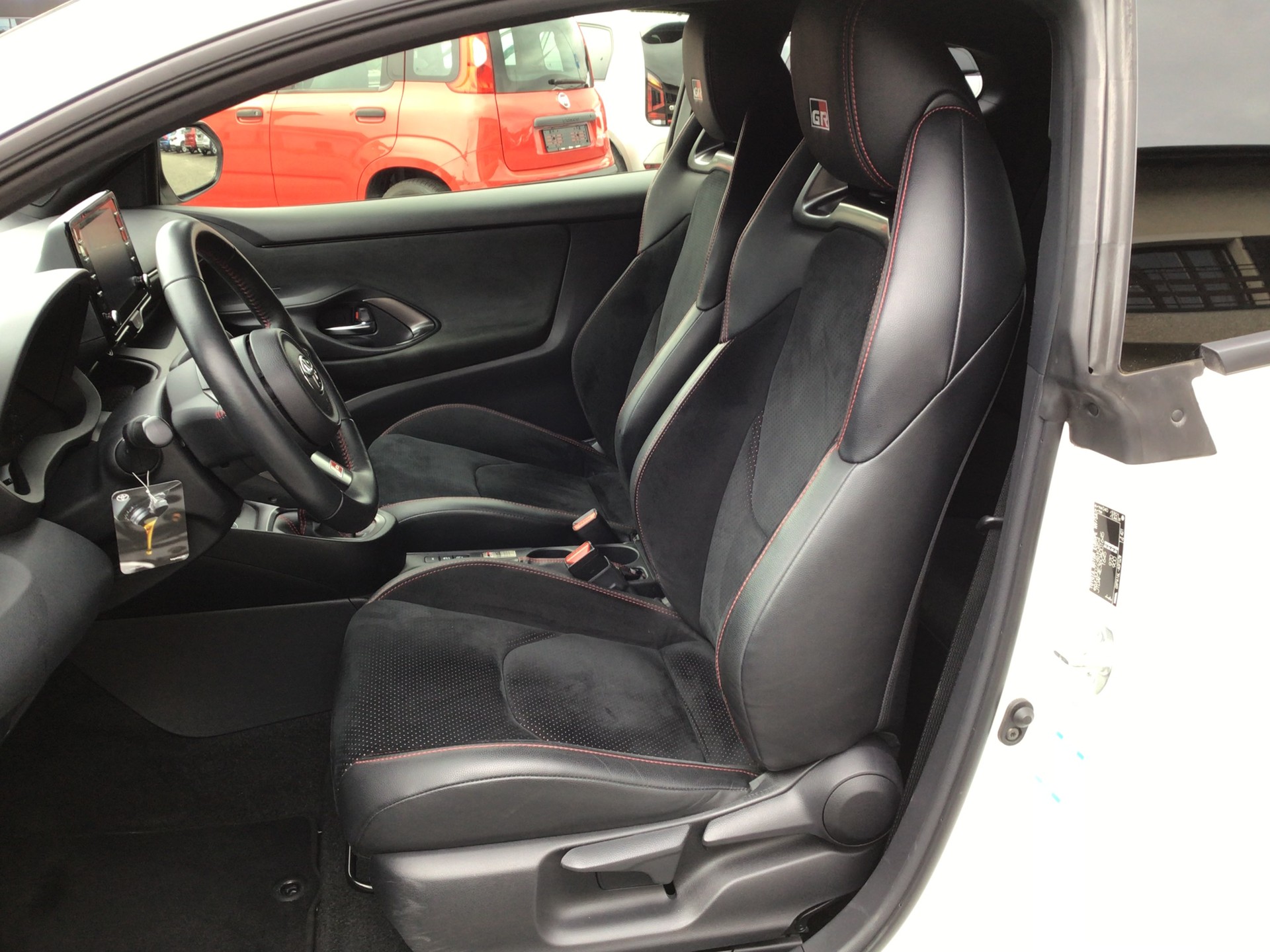 TOYOTA Yaris 1.6 GR Sport-image-5