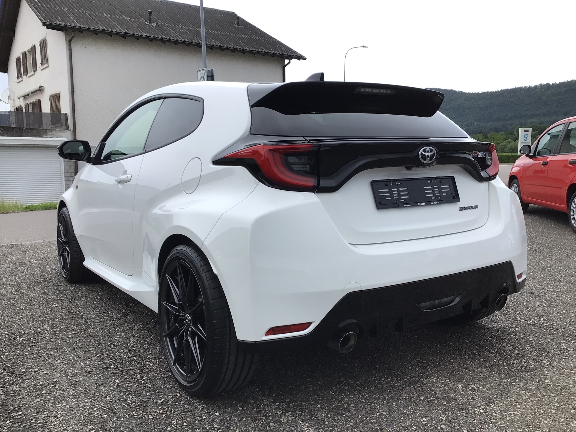 TOYOTA Yaris 1.6 GR Sport-image-4