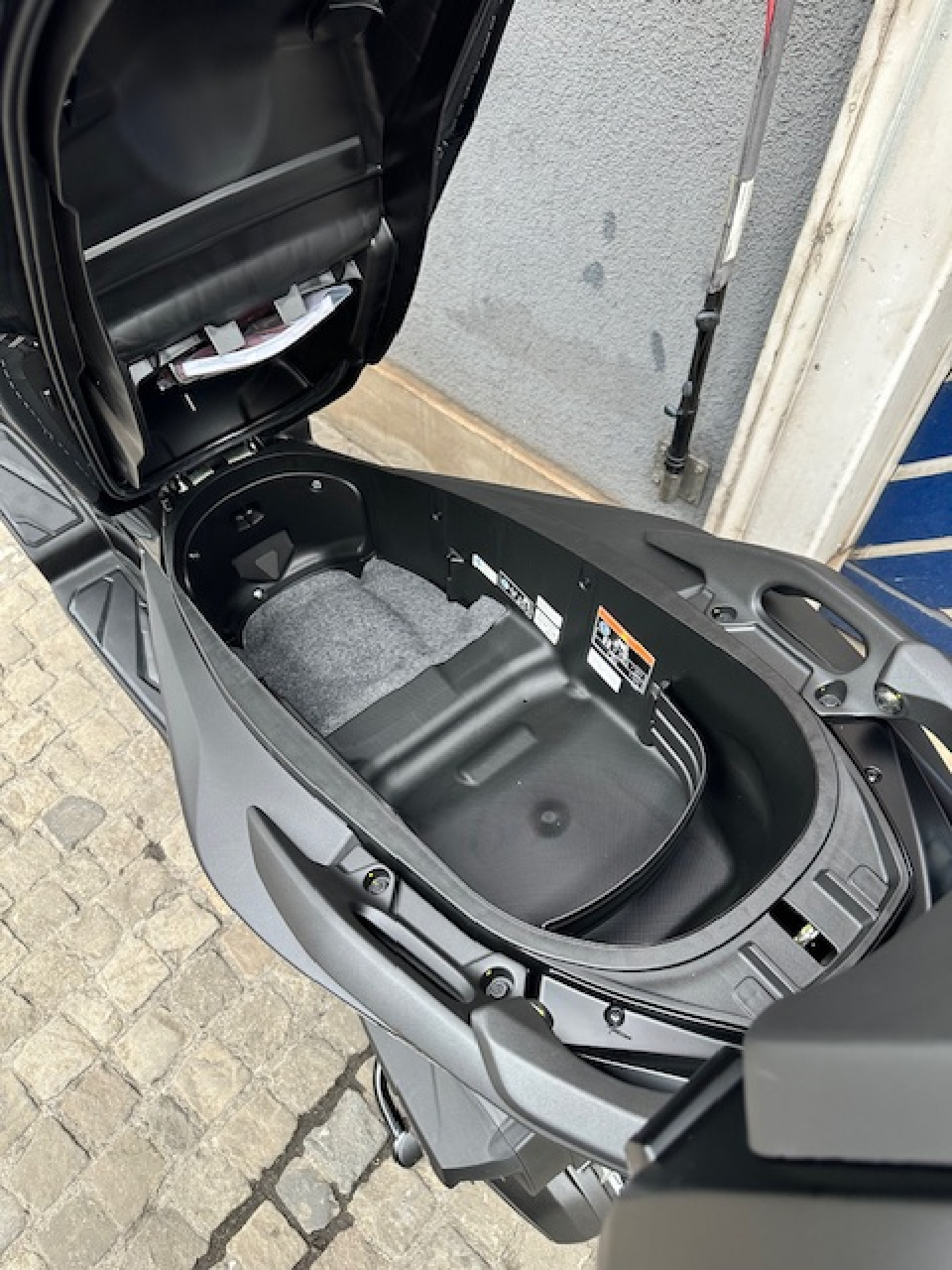 HONDA NSS 350 Forza Smart Top Box Modell 2026 mit TFT Diyplay-image-3