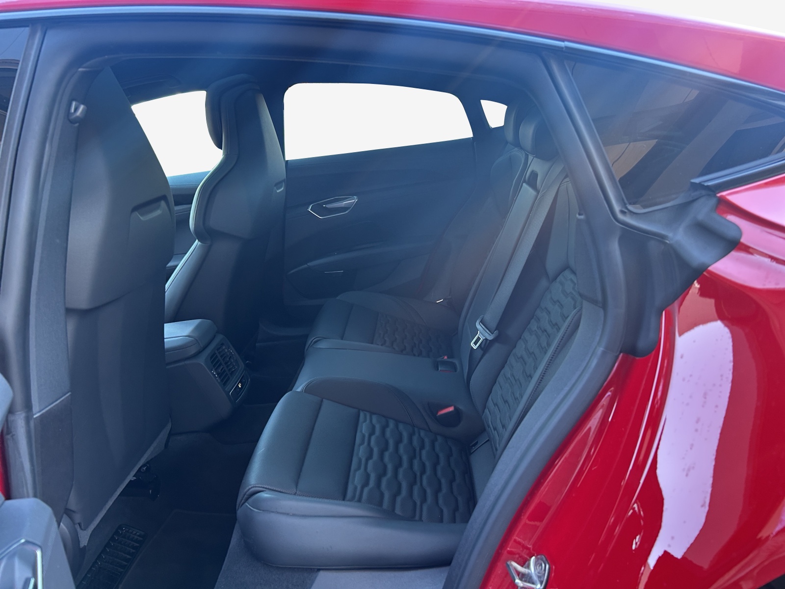 AUDI e-tron GT quattro-image-11