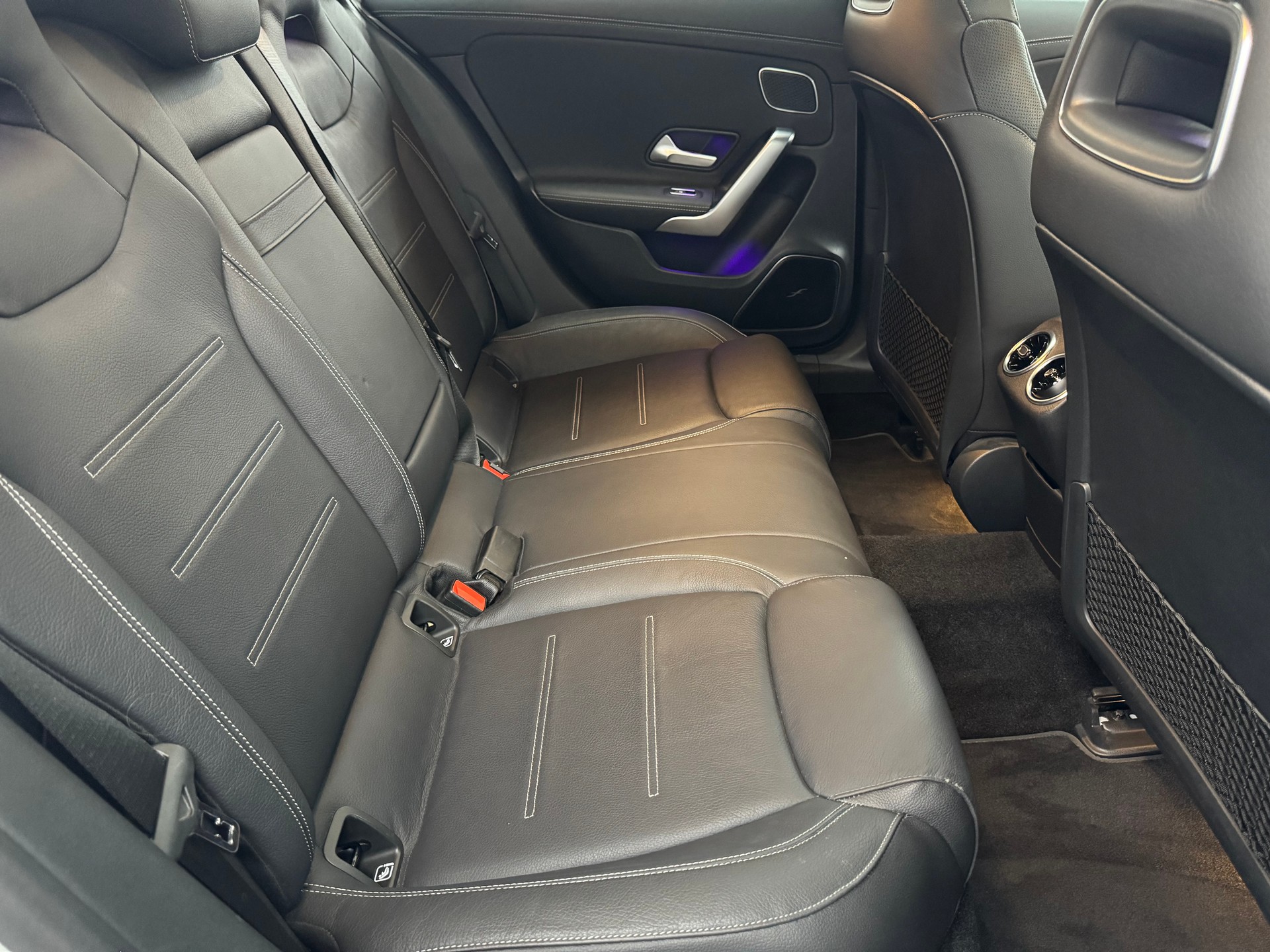 MERCEDES-BENZ A 35 AMG 4Matic Speedshift-image-19