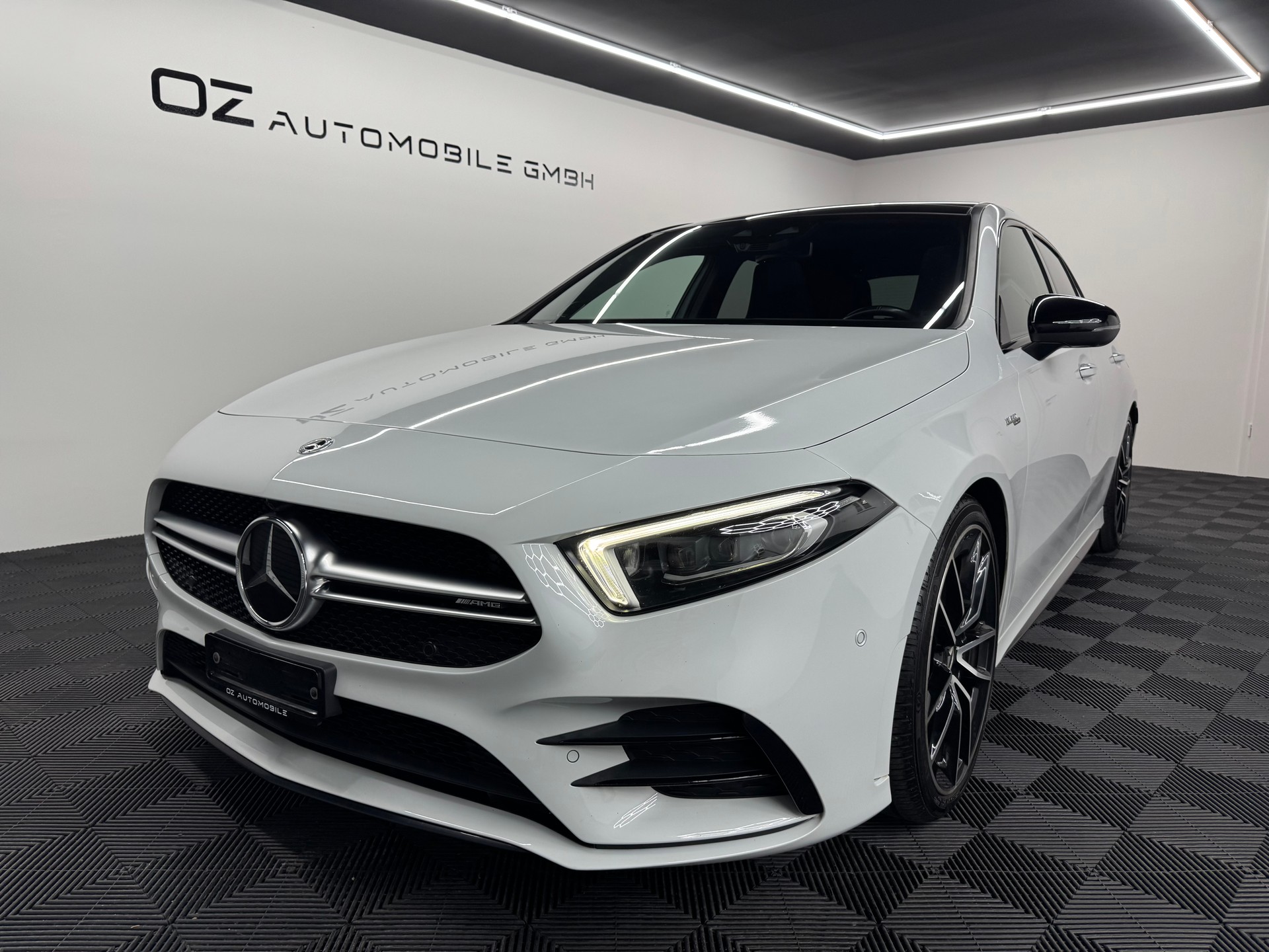 MERCEDES-BENZ A 35 AMG 4Matic Speedshift-image-1
