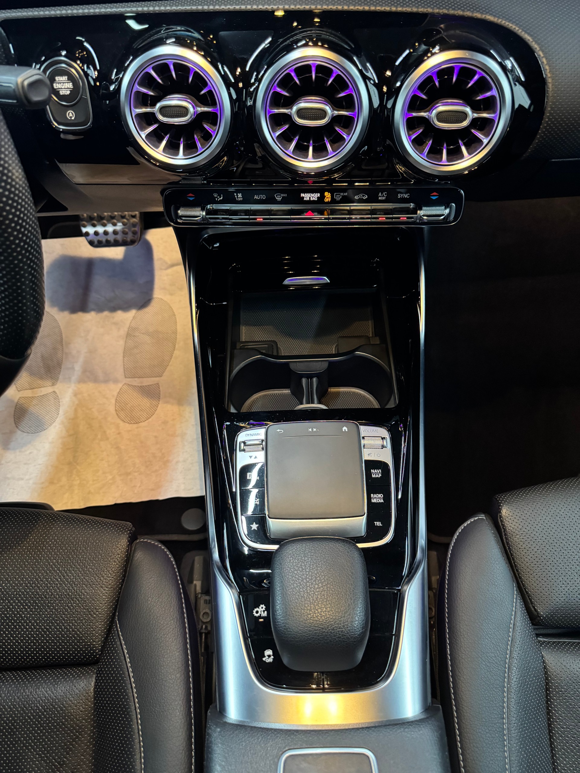 MERCEDES-BENZ A 35 AMG 4Matic Speedshift-image-18