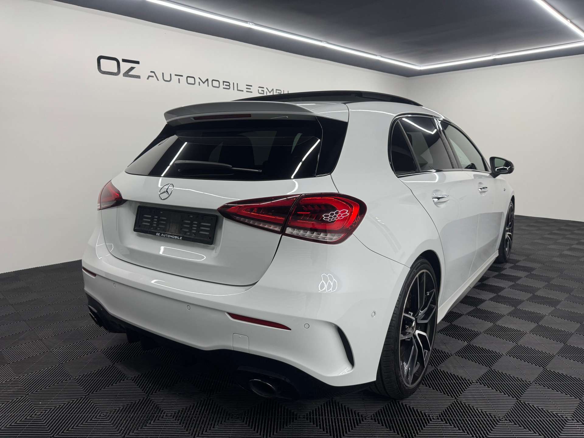MERCEDES-BENZ A 35 AMG 4Matic Speedshift-image-5