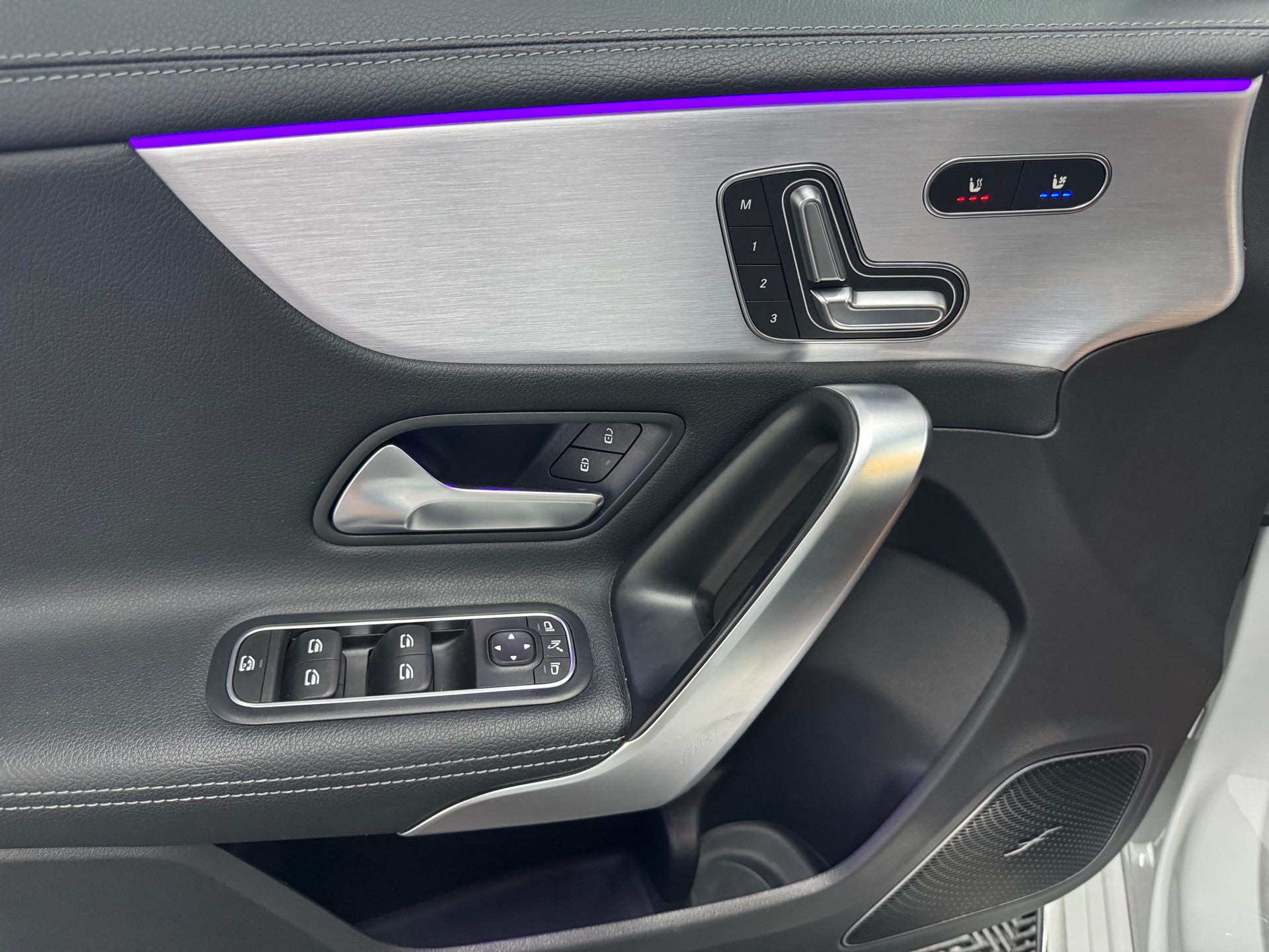 MERCEDES-BENZ A 35 AMG 4Matic Speedshift-image-31