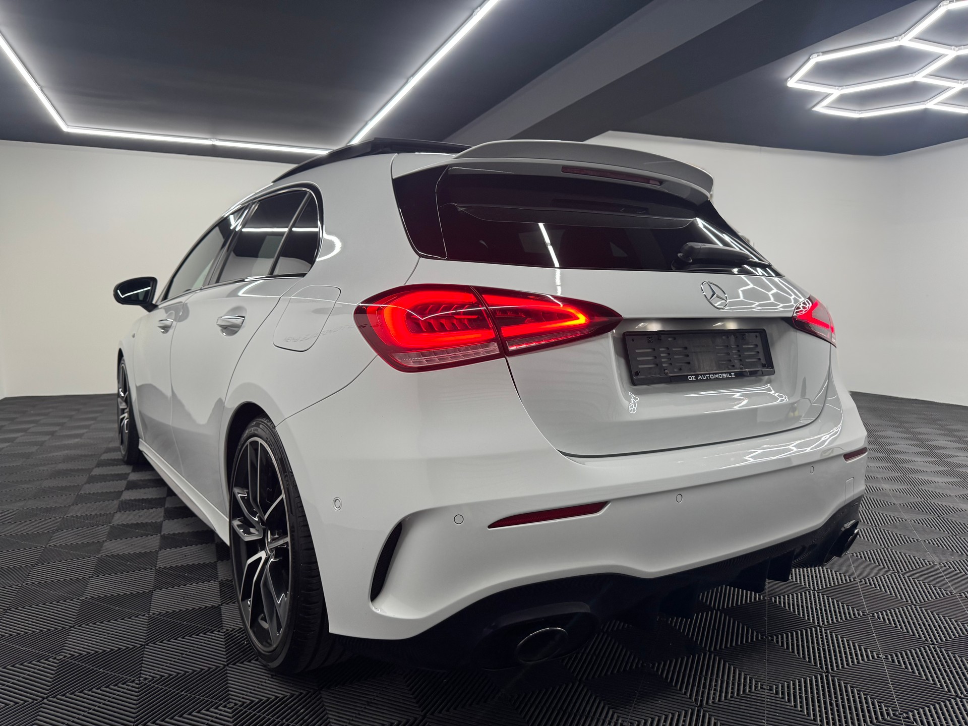 MERCEDES-BENZ A 35 AMG 4Matic Speedshift-image-4