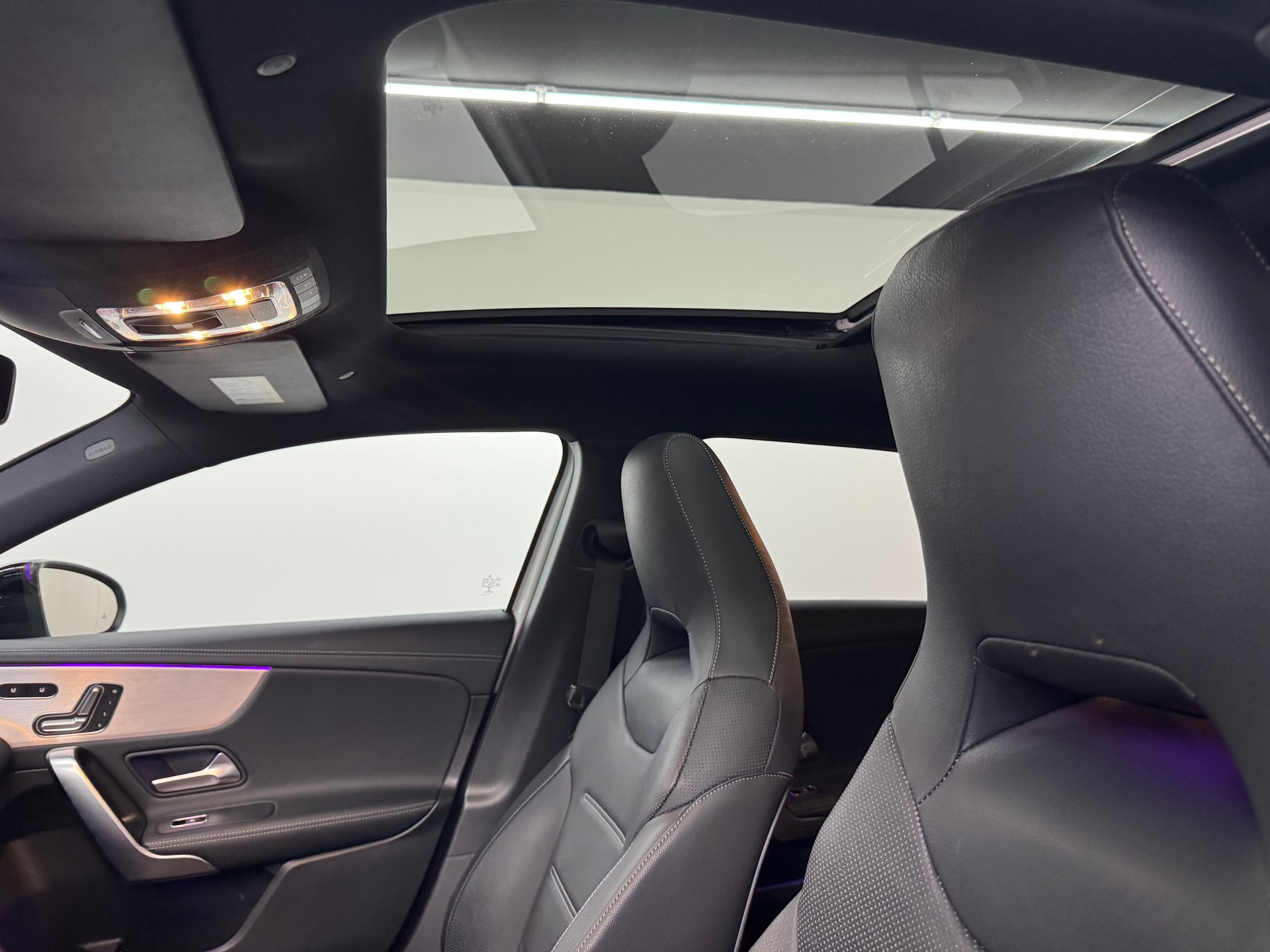 MERCEDES-BENZ A 35 AMG 4Matic Speedshift-image-16