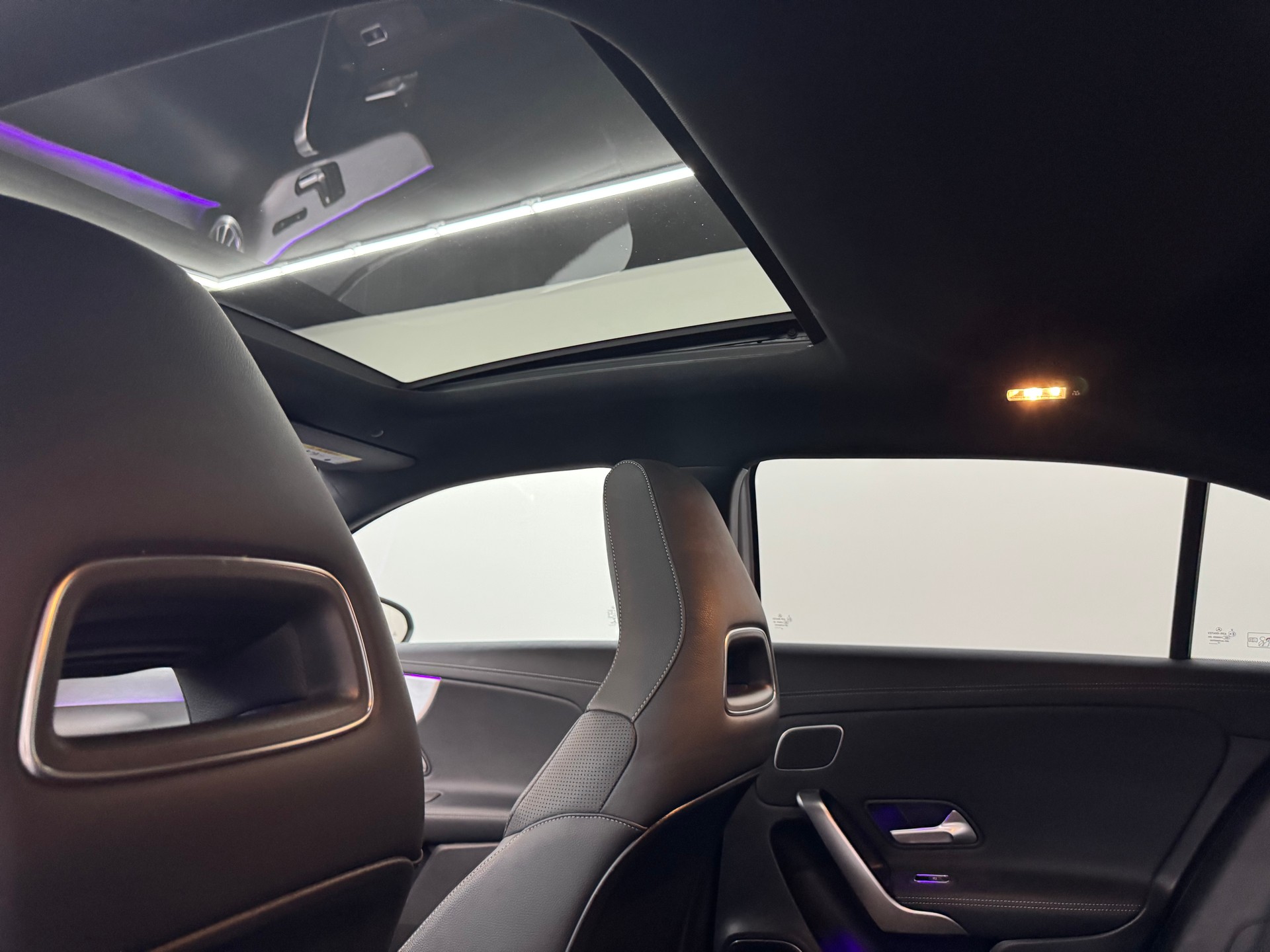 MERCEDES-BENZ A 35 AMG 4Matic Speedshift-image-21