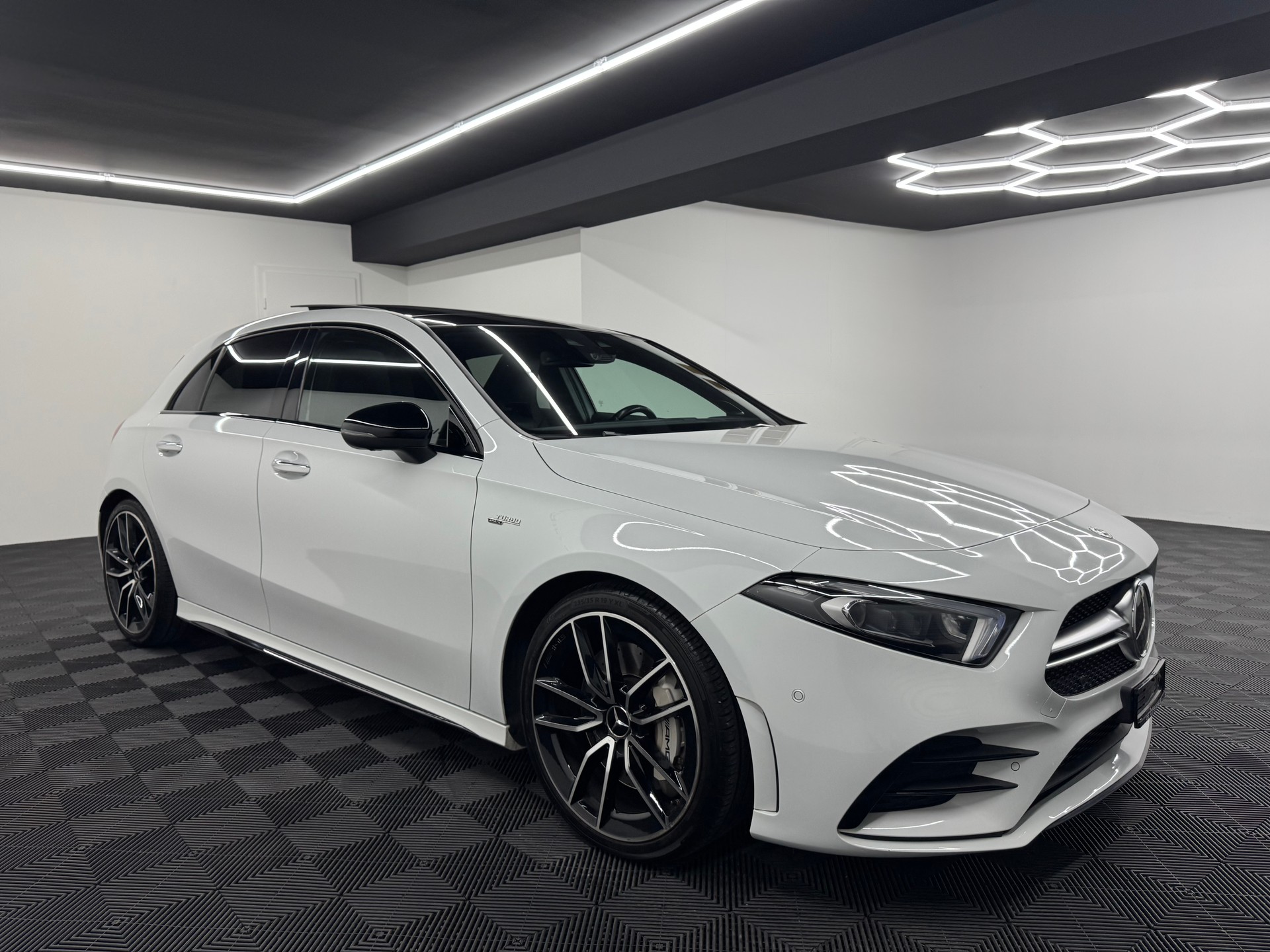 MERCEDES-BENZ A 35 AMG 4Matic Speedshift-image-7