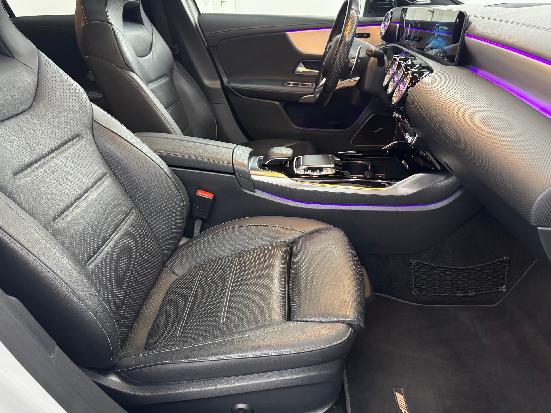 MERCEDES-BENZ A 35 AMG 4Matic Speedshift-image-12