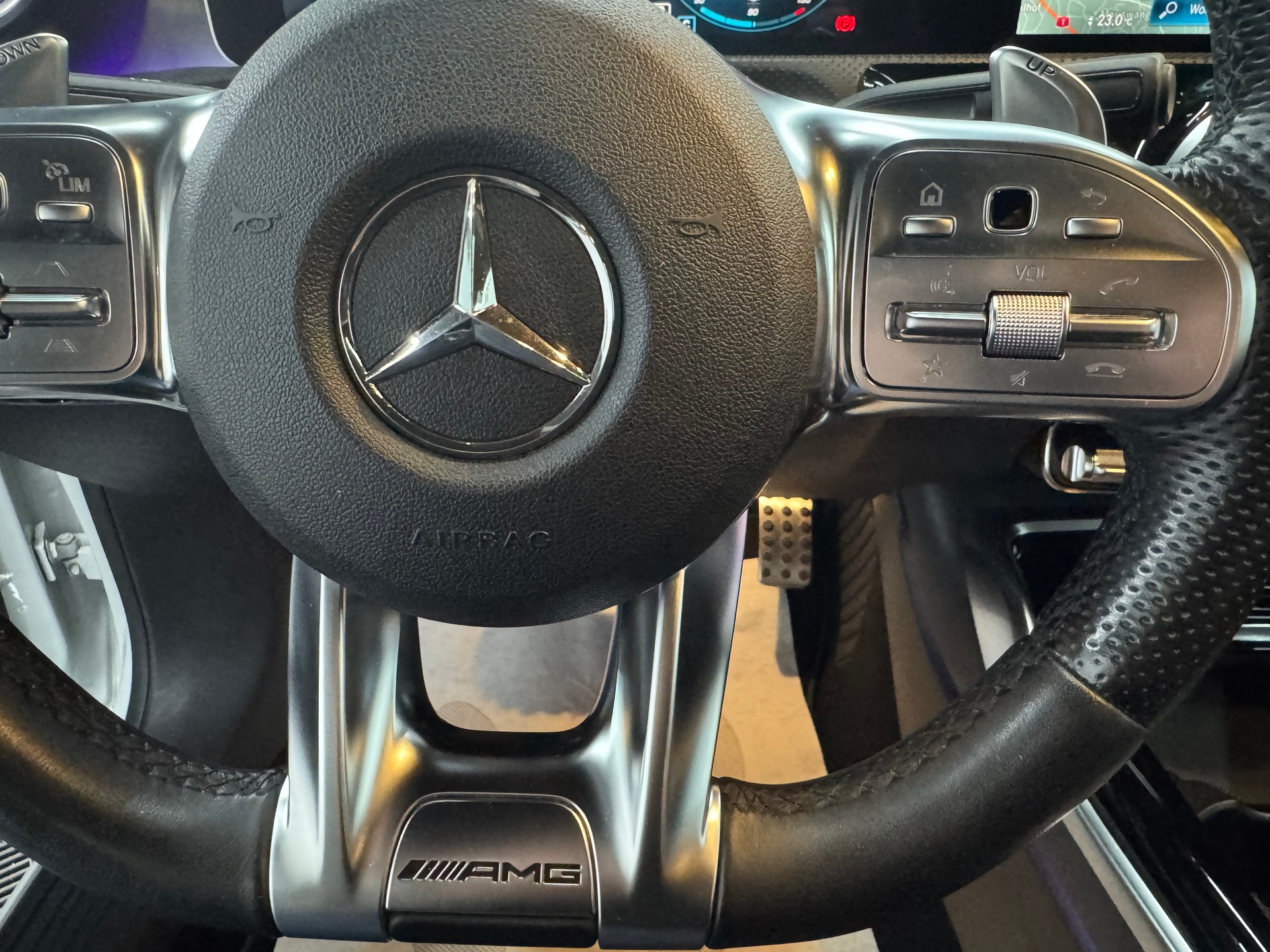 MERCEDES-BENZ A 35 AMG 4Matic Speedshift-image-24