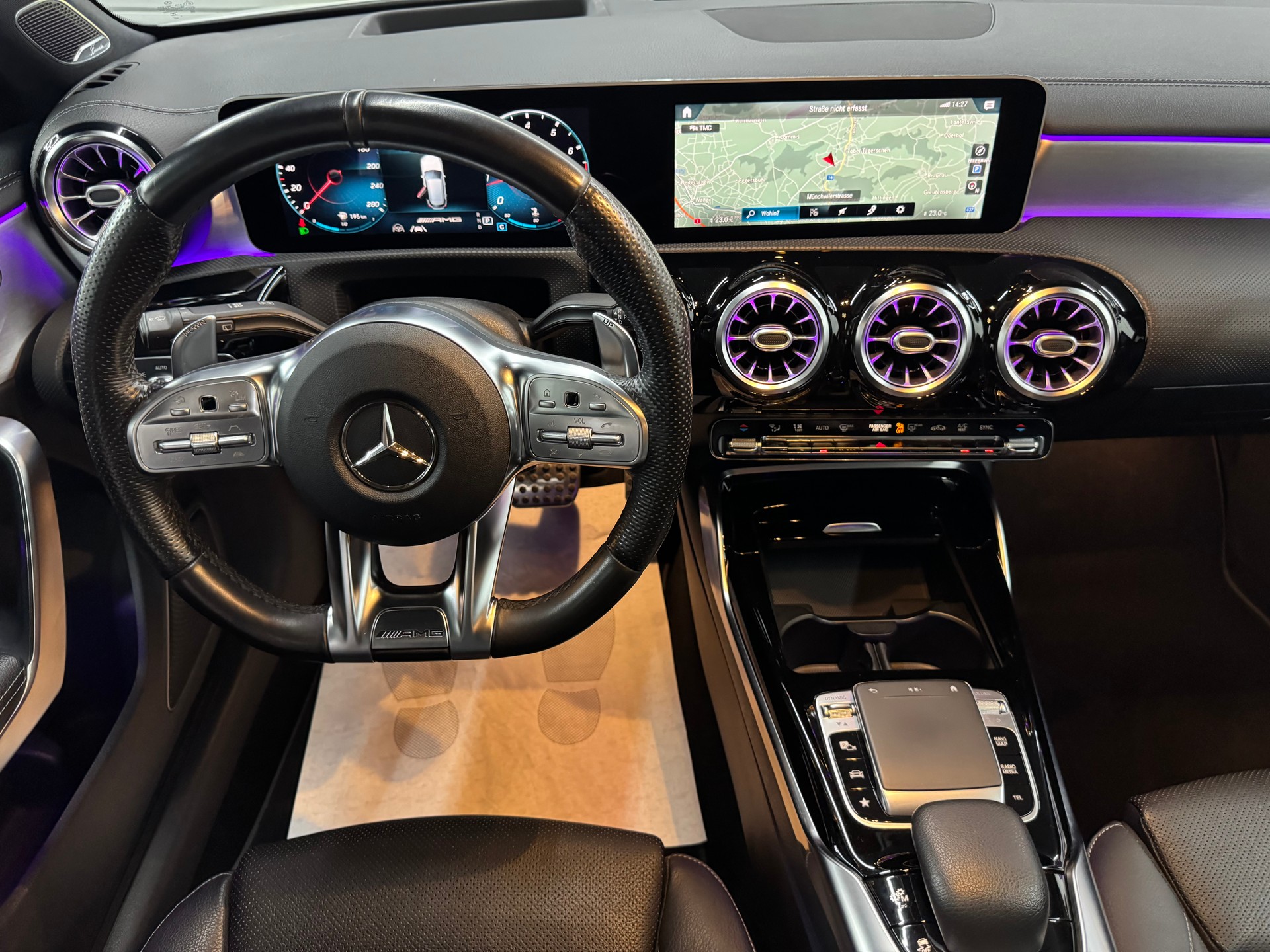 MERCEDES-BENZ A 35 AMG 4Matic Speedshift-image-17
