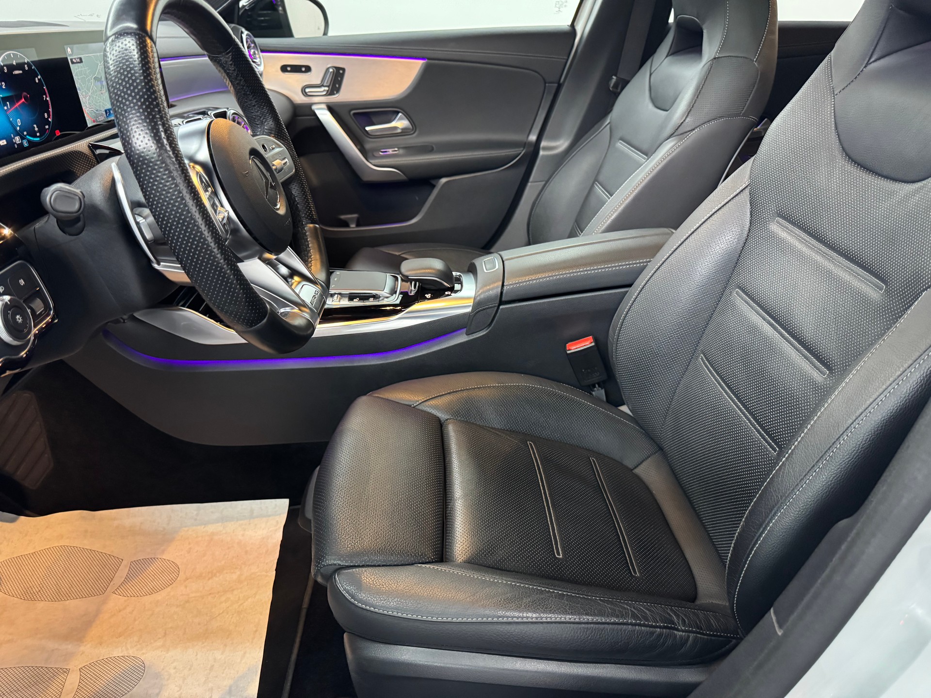MERCEDES-BENZ A 35 AMG 4Matic Speedshift-image-15