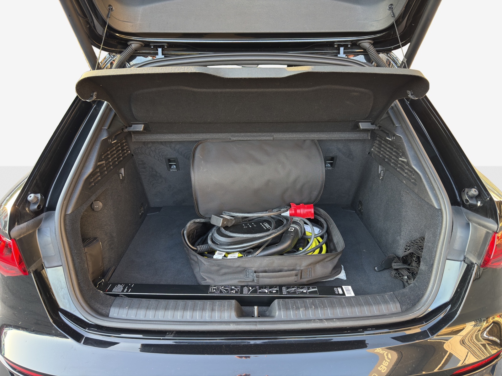 AUDI A3 Sportback 45 TFSI e S line S-tronic-image-12