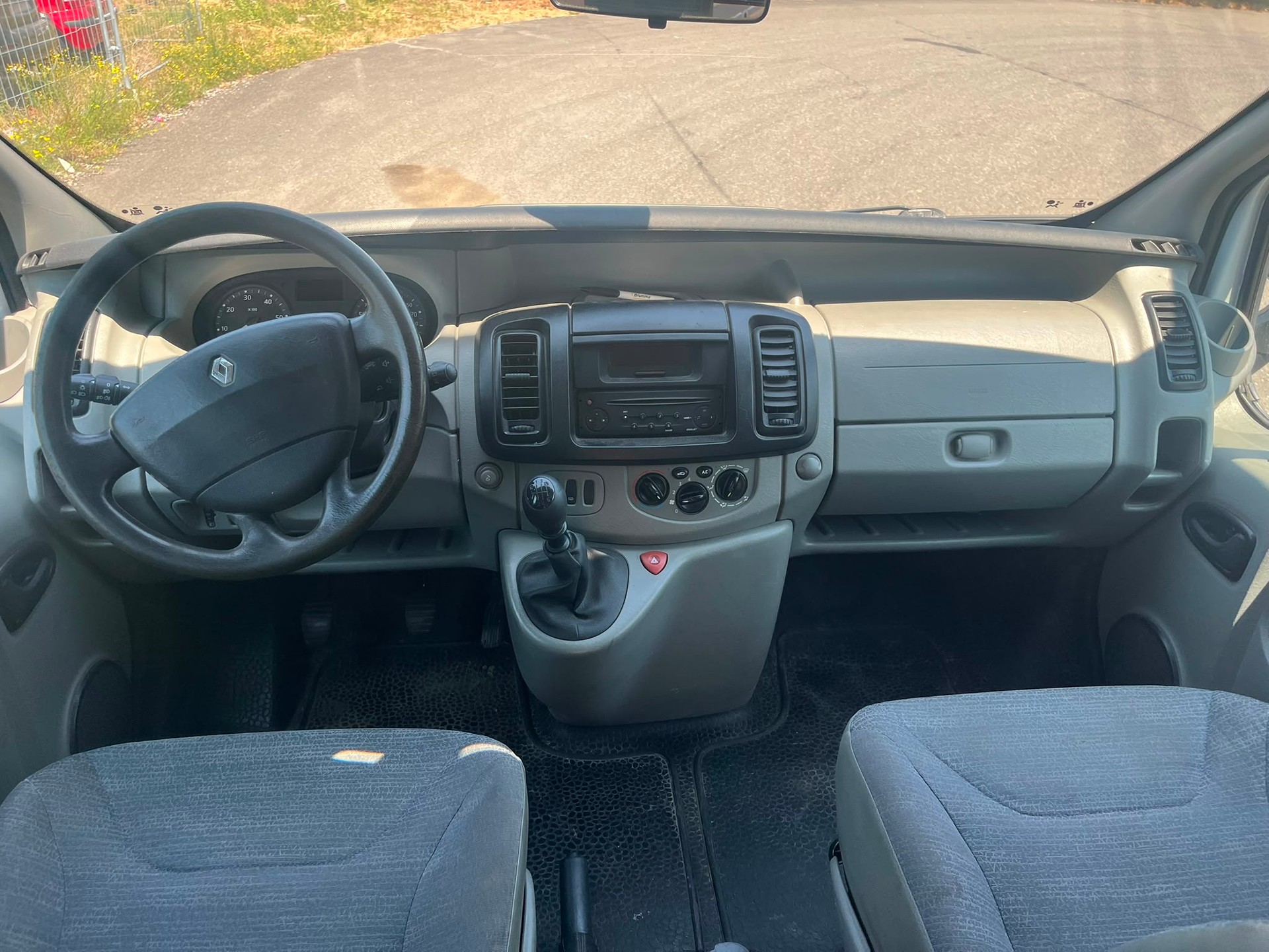 RENAULT Trafic 2.0 dCi 115 2.9t L2H1-image-5