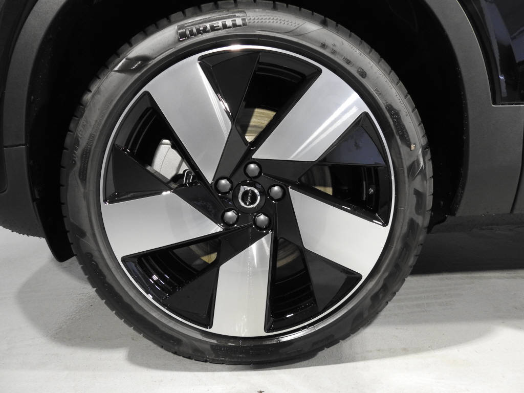 VOLVO EX40 Twin Black Edition AWD-image-13