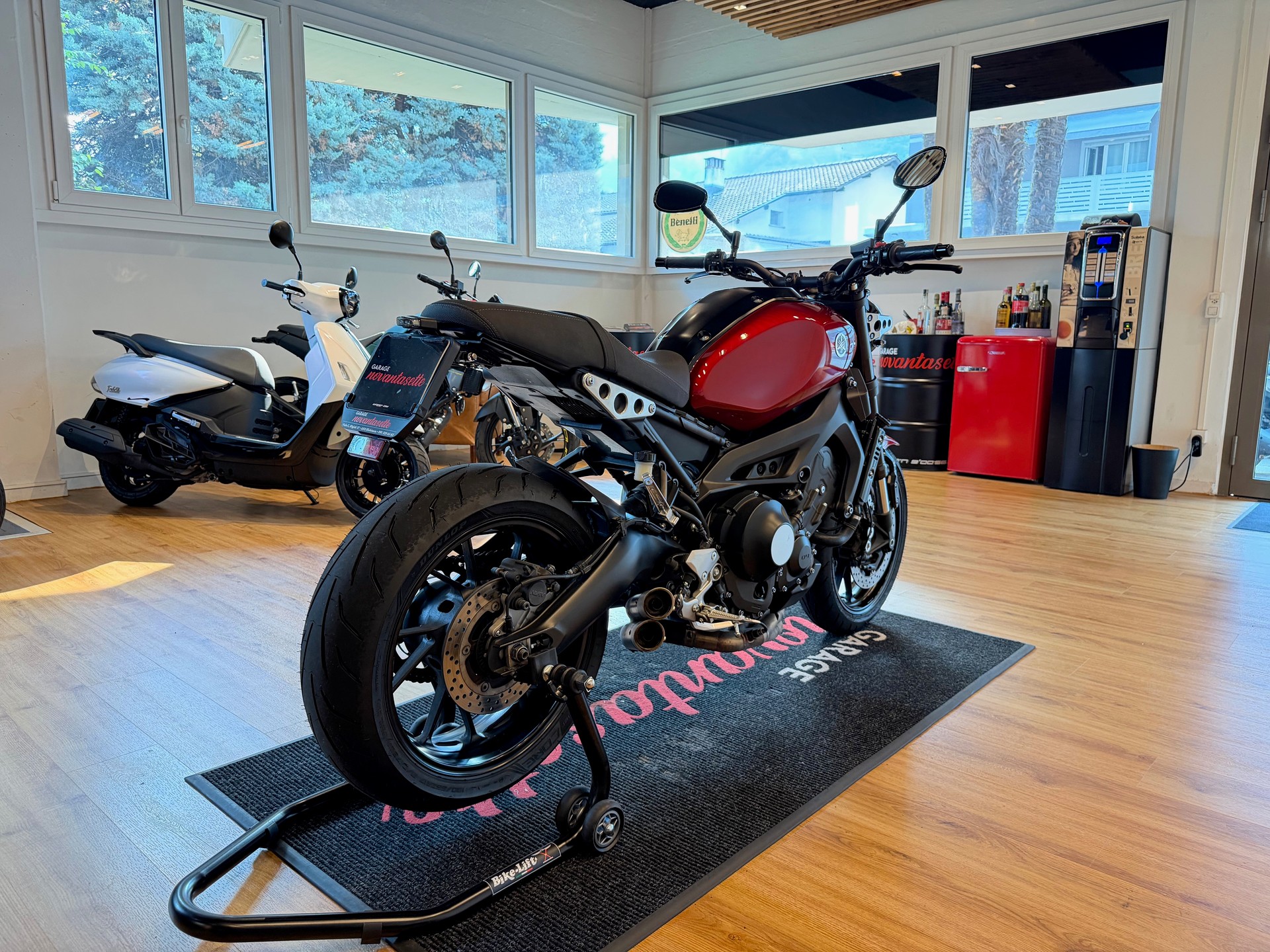 YAMAHA XSR 900-image-3