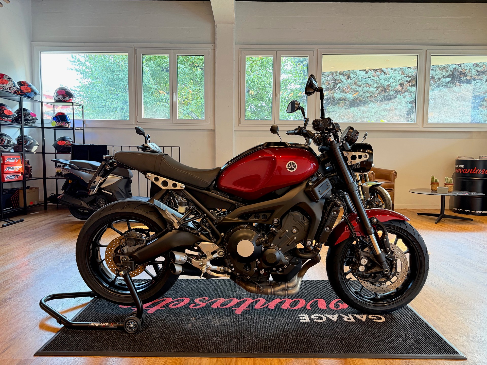 YAMAHA XSR 900-image-2