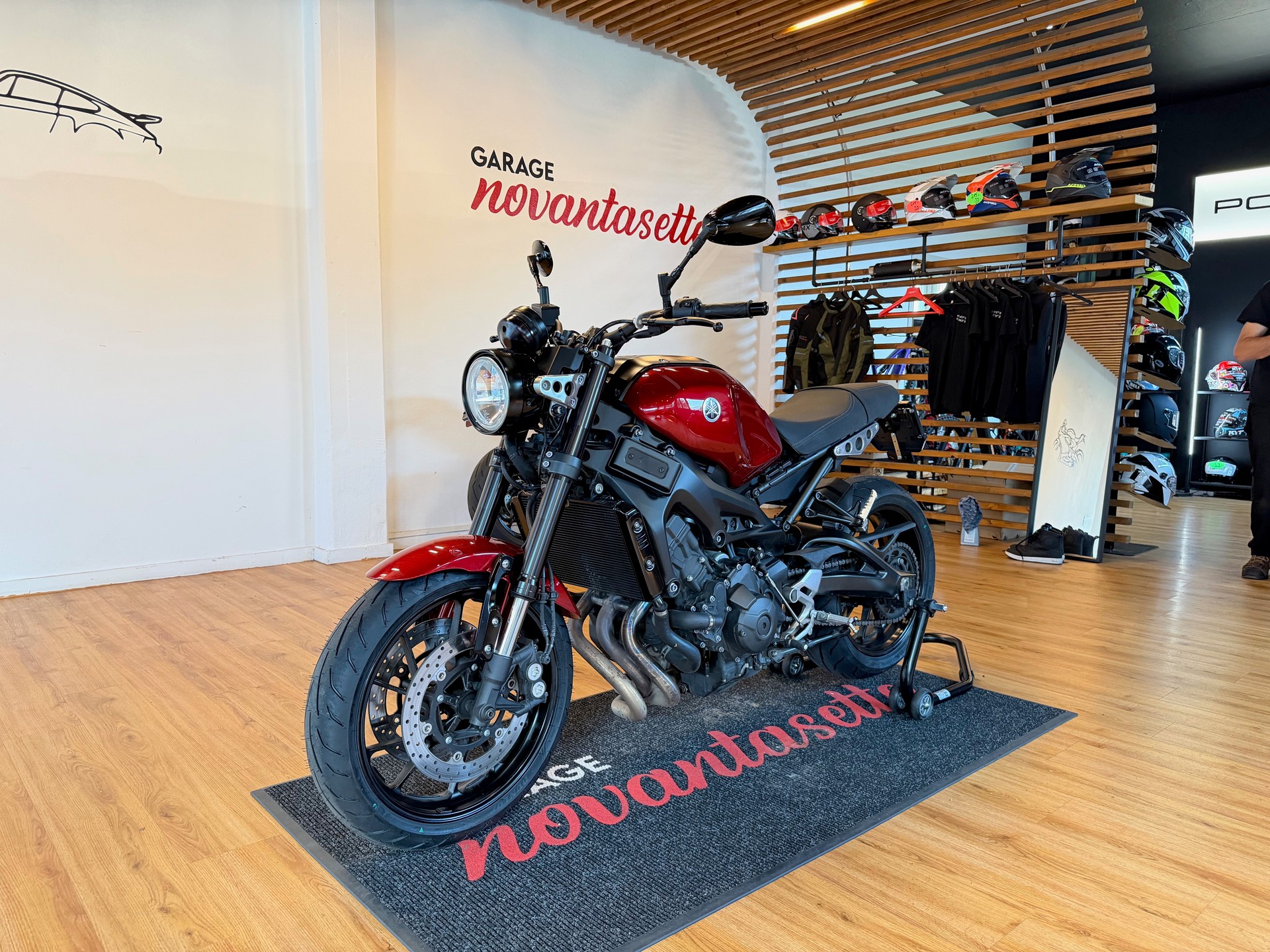 YAMAHA XSR 900