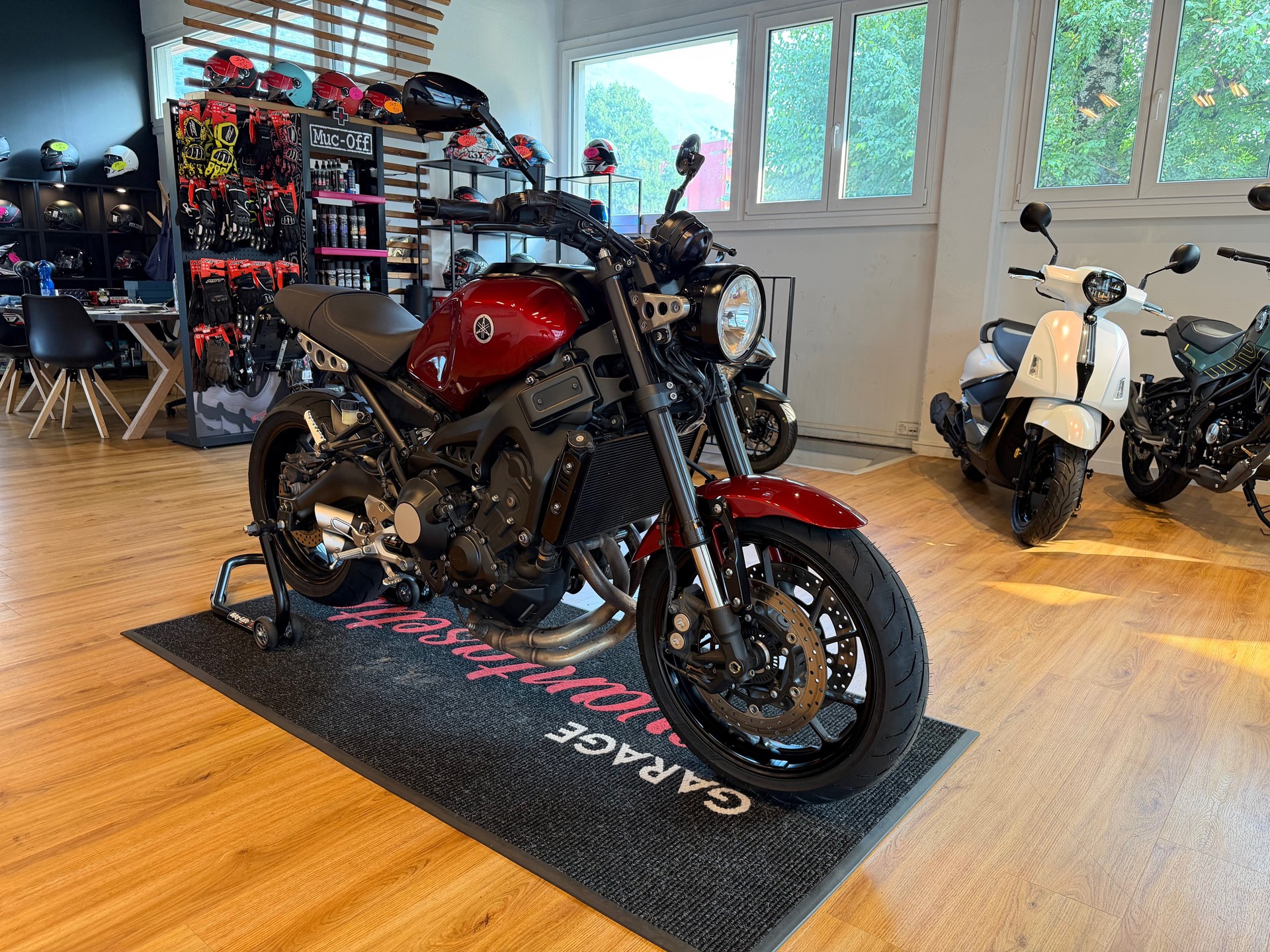 YAMAHA XSR 900-image-1