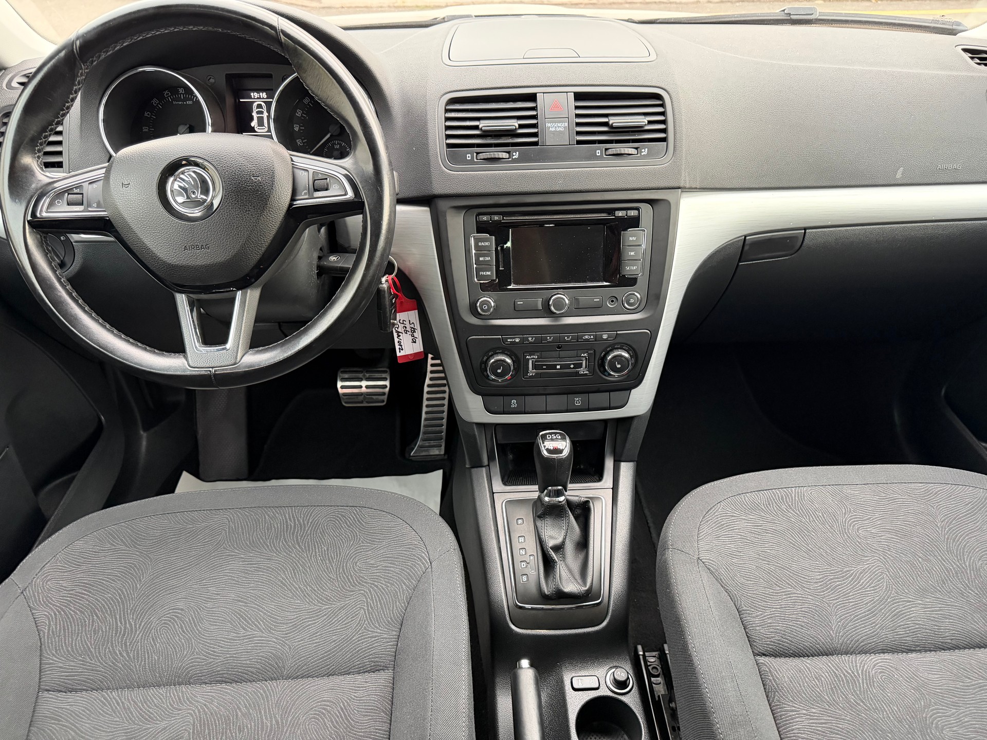 SKODA Yeti 2.0 TDI Ambition 4x4 DSG-image-9